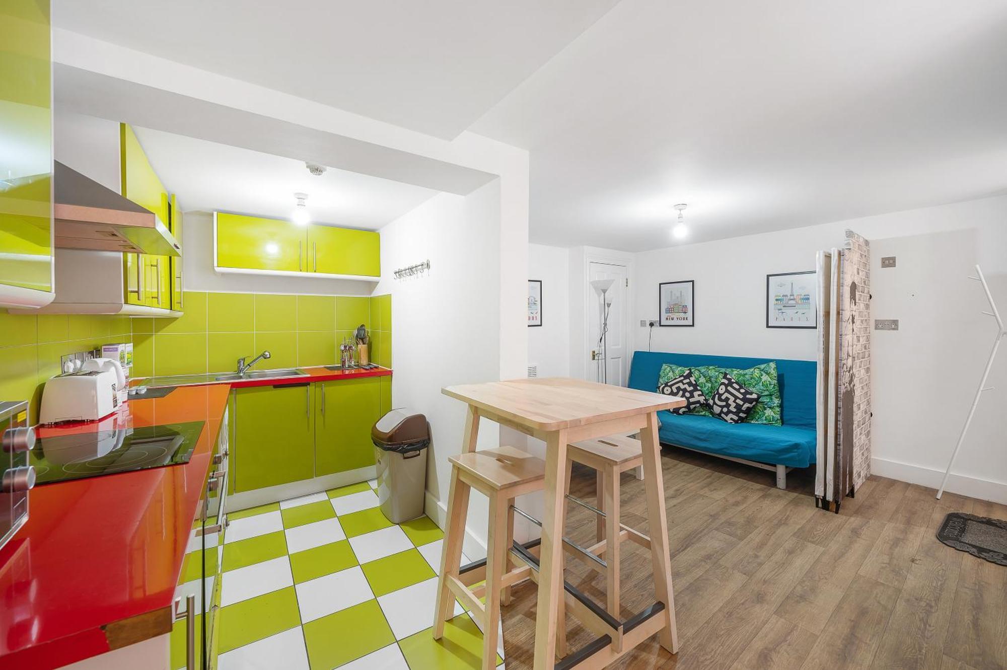 Apartment Flat Offers Superb Transport Connections *