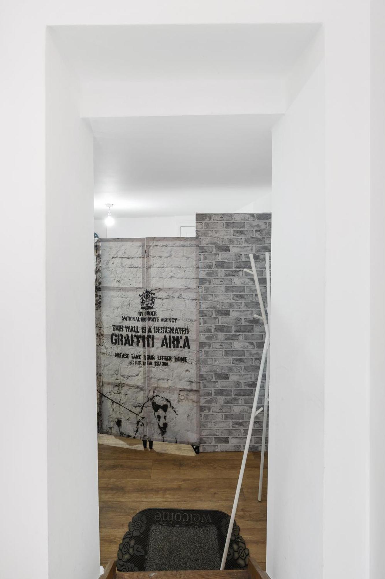 Flat Offers Superb Transport Connections Apartment *