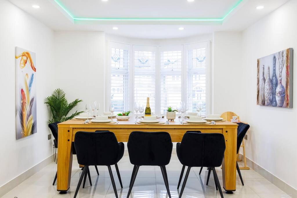 Appartement 5 Bedroom Home, London, Games , Pool Table , Air Hockey Weekly & Monthly Offers With Free Parking Londen