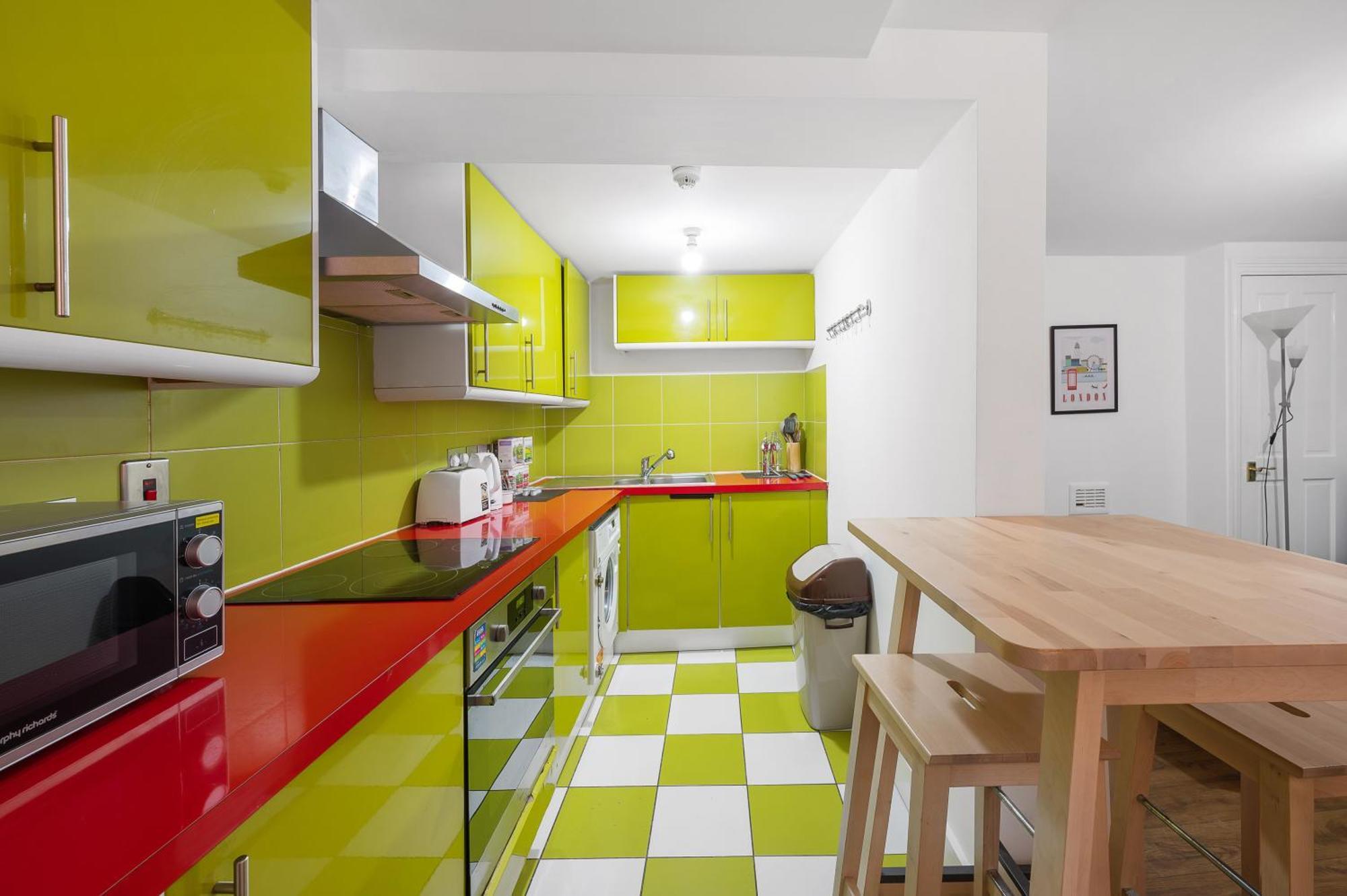 Flat Offers Superb Transport Connections Apartment London