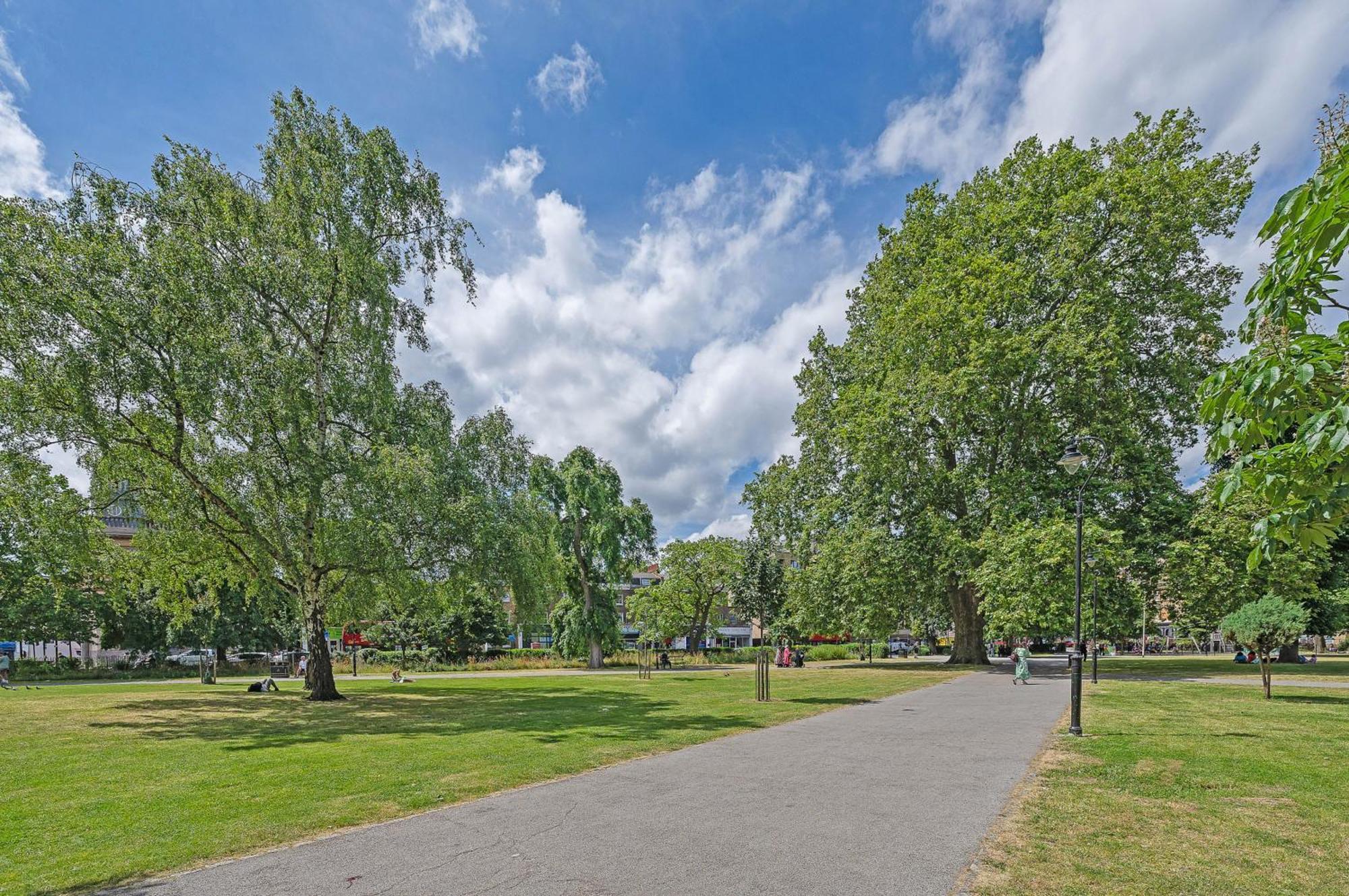 Flat Offers Superb Transport Connections Apartment