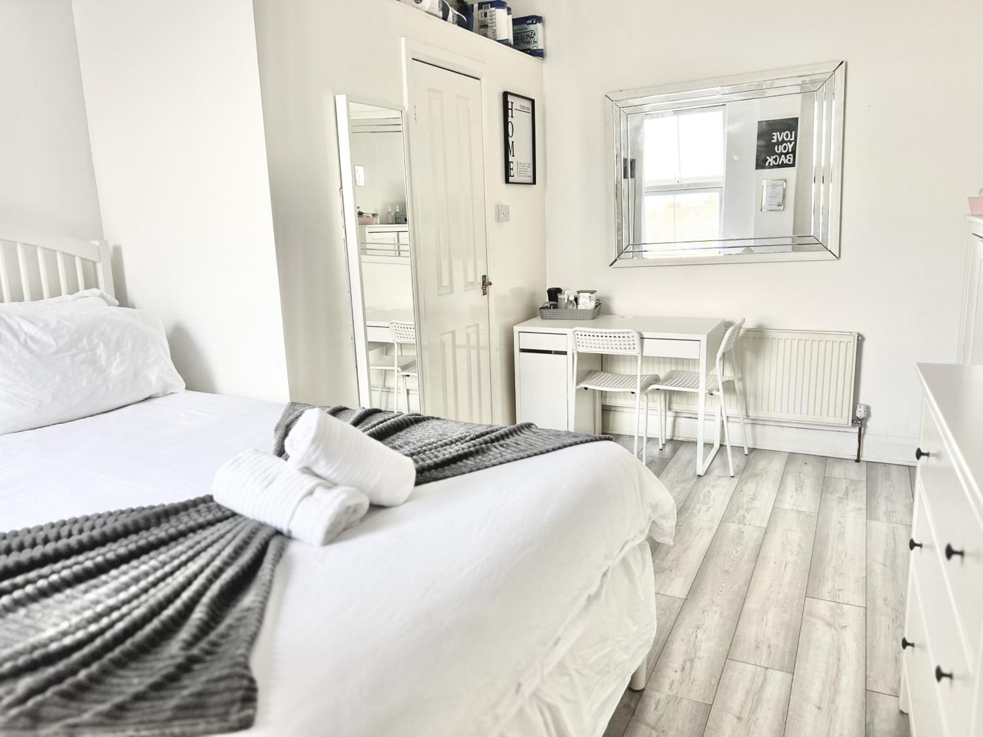 Apartment Next Westfield Mall London
