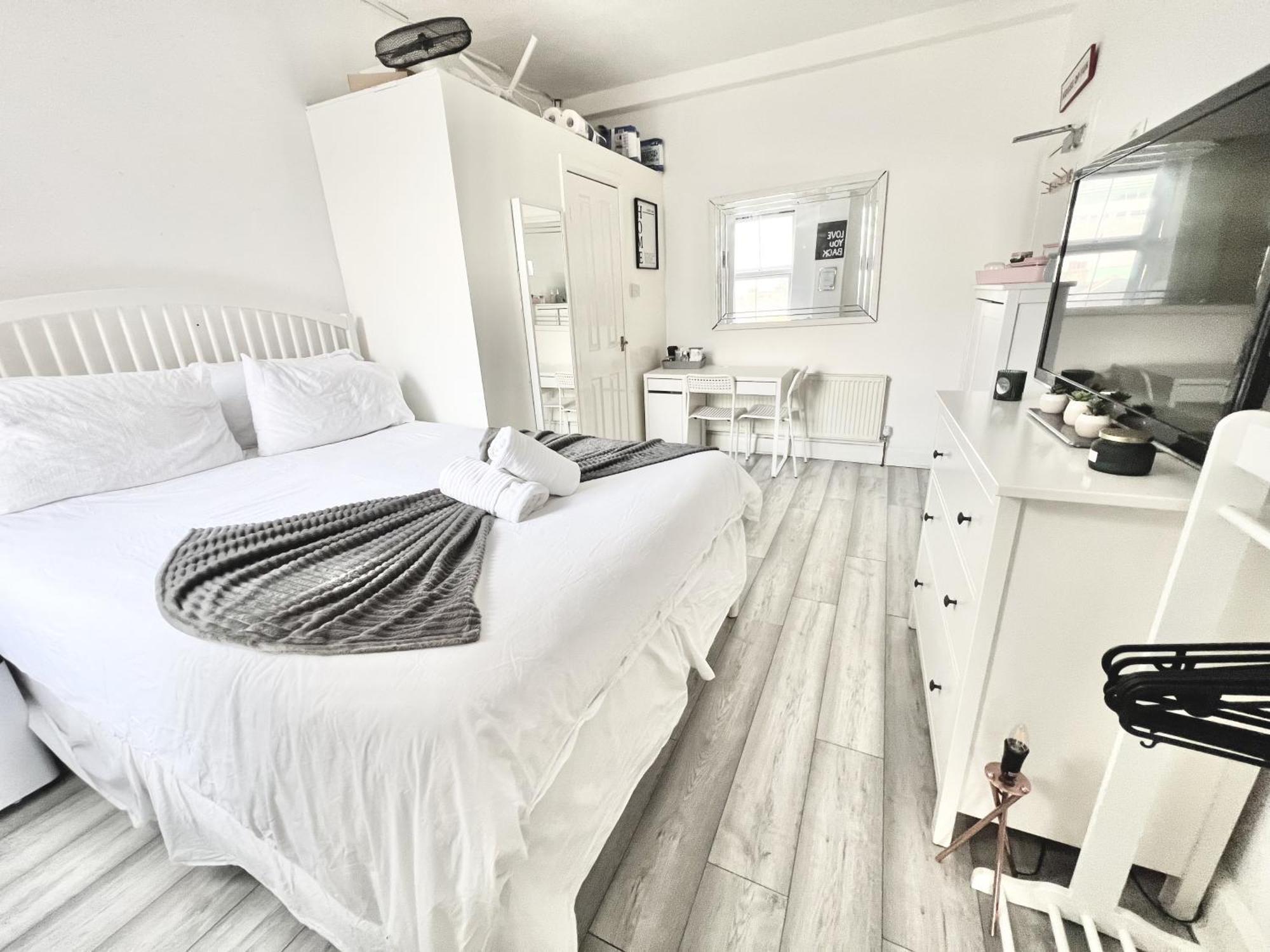 Apartment Next Westfield Mall *