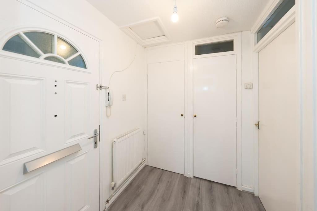 Appartement Idyllic Stylish Apartment With Fast Speed Broadband & Free Parking Londen