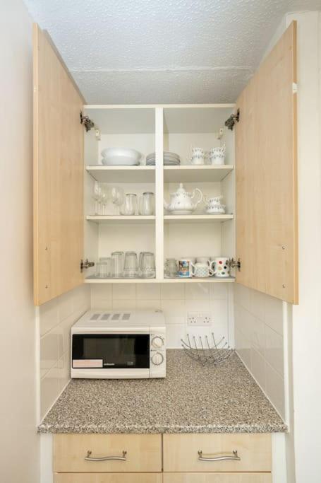Idyllic Stylish Apartment With Fast Speed Broadband & Free Parking Appartement *