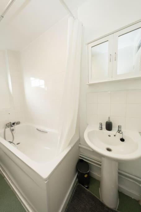Appartement Idyllic Stylish Apartment With Fast Speed Broadband & Free Parking
