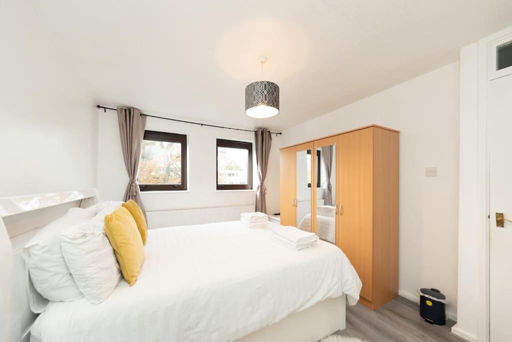 Idyllic Stylish Apartment With Fast Speed Broadband & Free Parking Londen