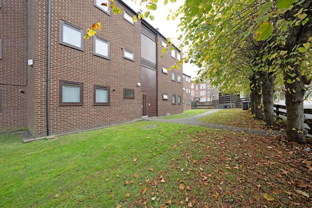 Idyllic Stylish Apartment With Fast Speed Broadband & Free Parking