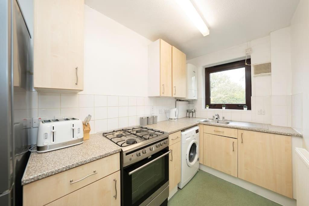 Idyllic Stylish Apartment With Fast Speed Broadband & Free Parking Appartement *
