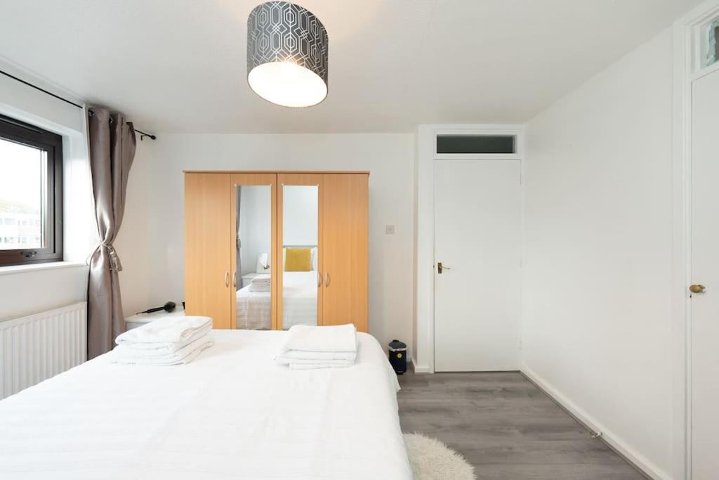 Idyllic Stylish Apartment With Fast Speed Broadband & Free Parking Londen
