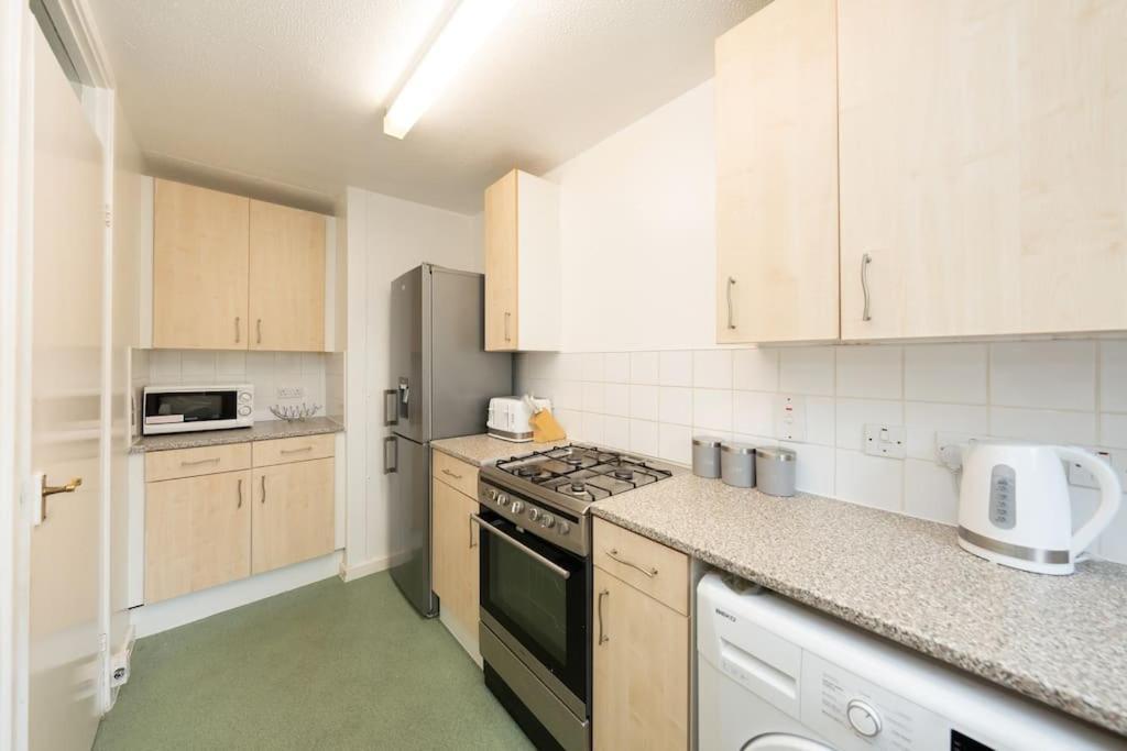 Appartement Idyllic Stylish Apartment With Fast Speed Broadband & Free Parking Londen