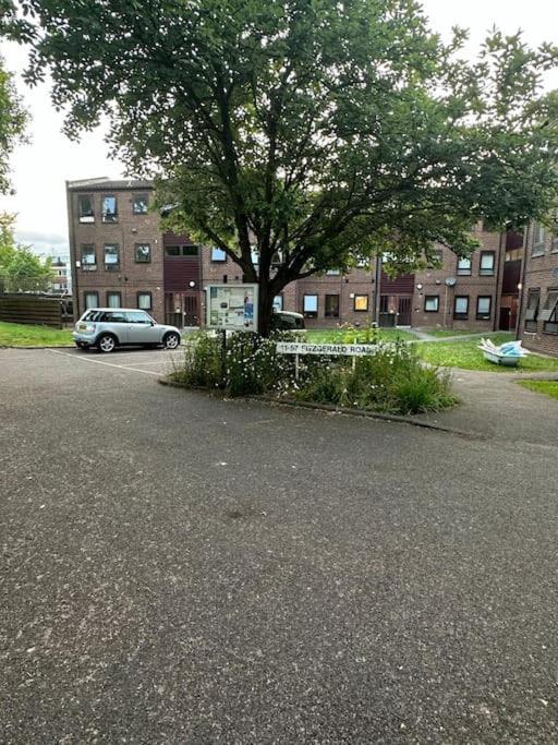 Idyllic Stylish Apartment With Fast Speed Broadband & Free Parking *