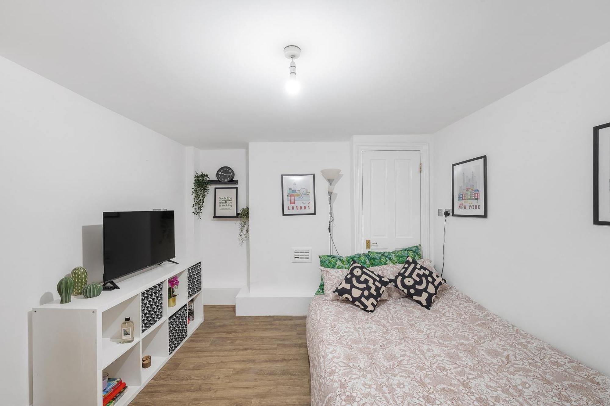 Apartment Flat Offers Superb Transport Connections