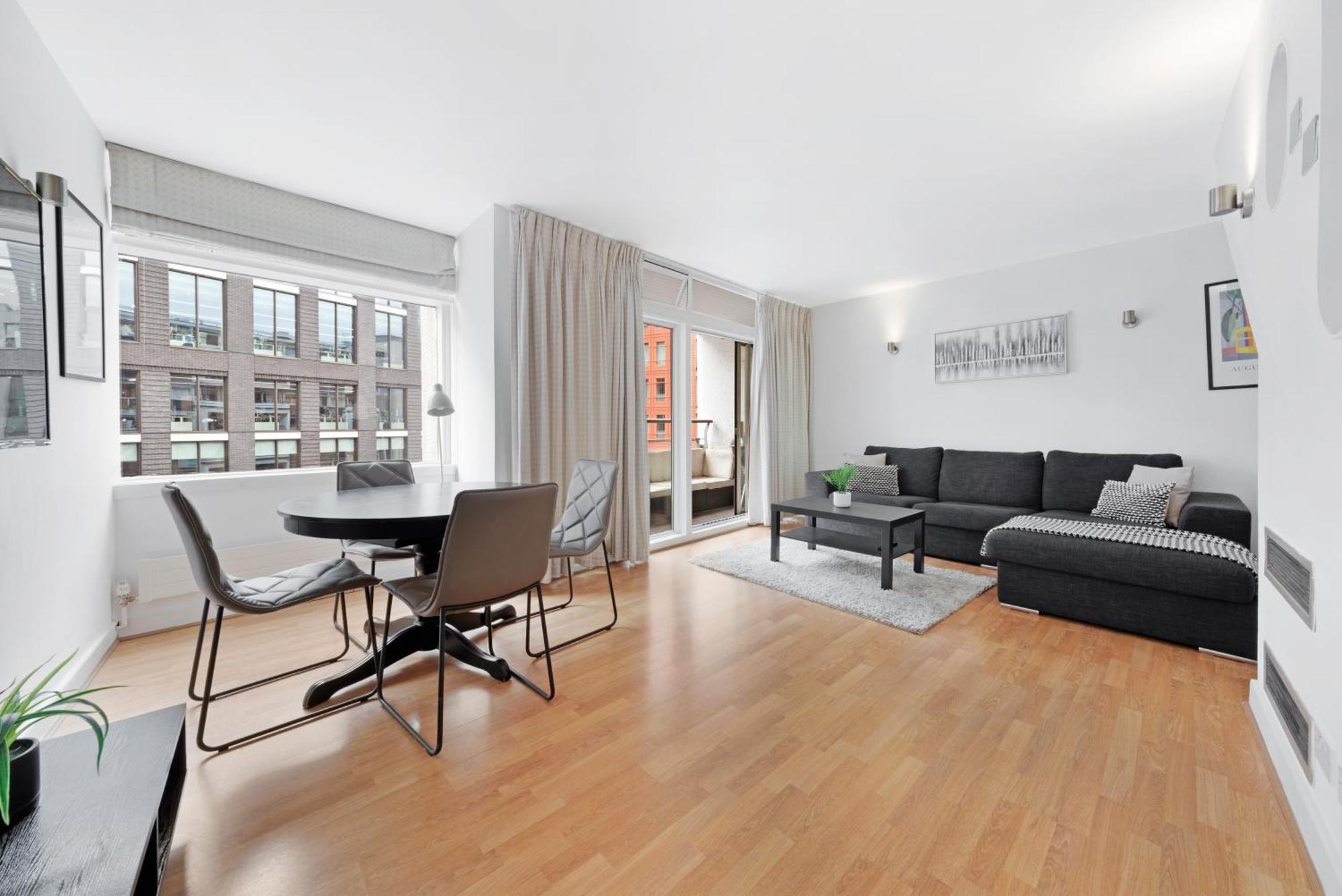2 Bed Apartment- London- Lift & Balcony Appartement