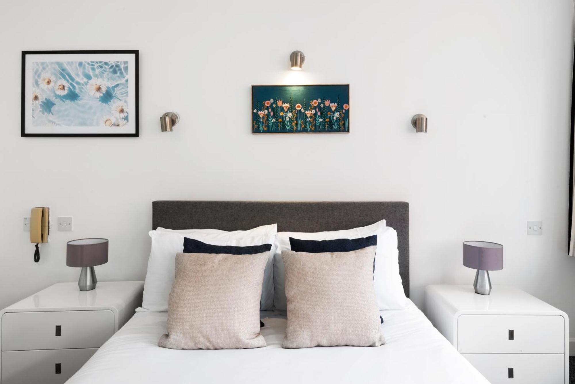 2 Bed Apartment- London- Lift & Balcony * Londen