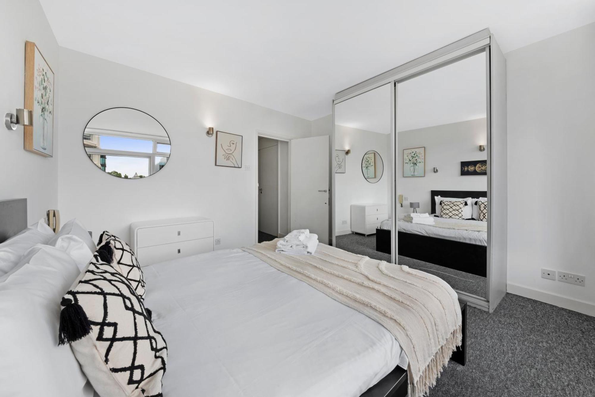 2 Bed Apartment- London- Lift & Balcony Appartement *
