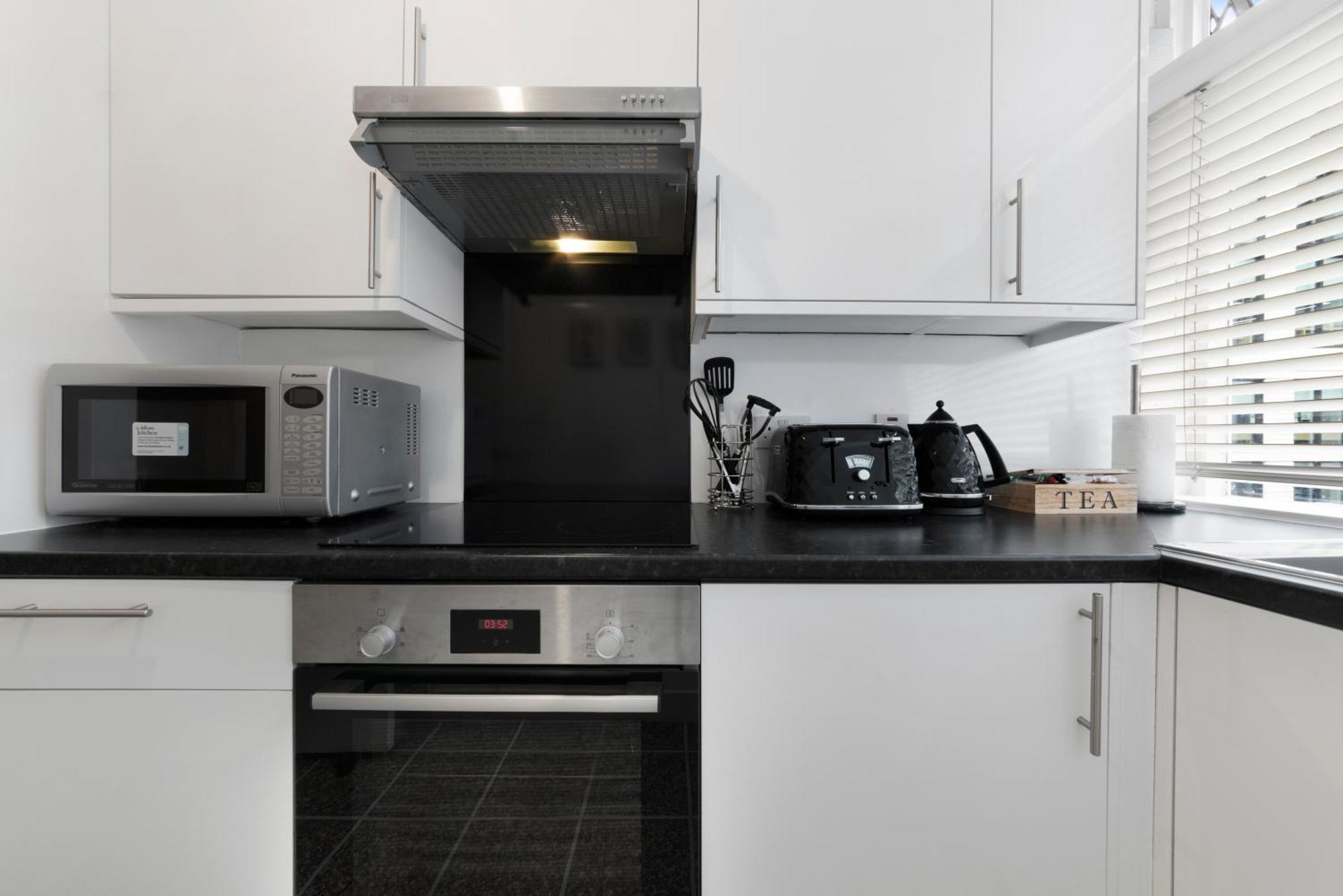 Appartement 2 Bed Apartment- London- Lift & Balcony Londen