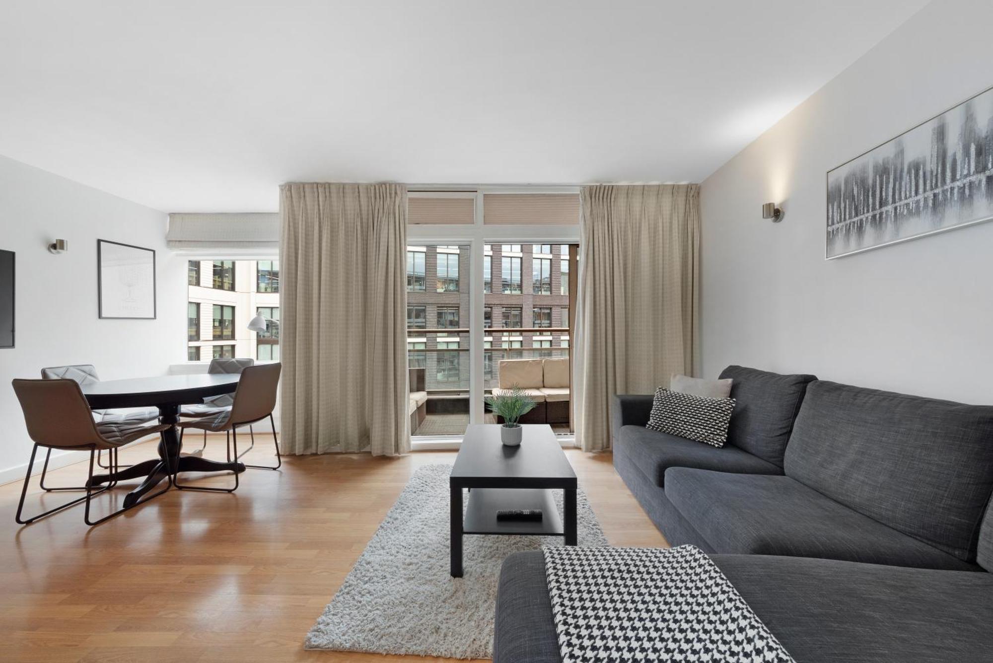 2 Bed Apartment- London- Lift & Balcony Appartement