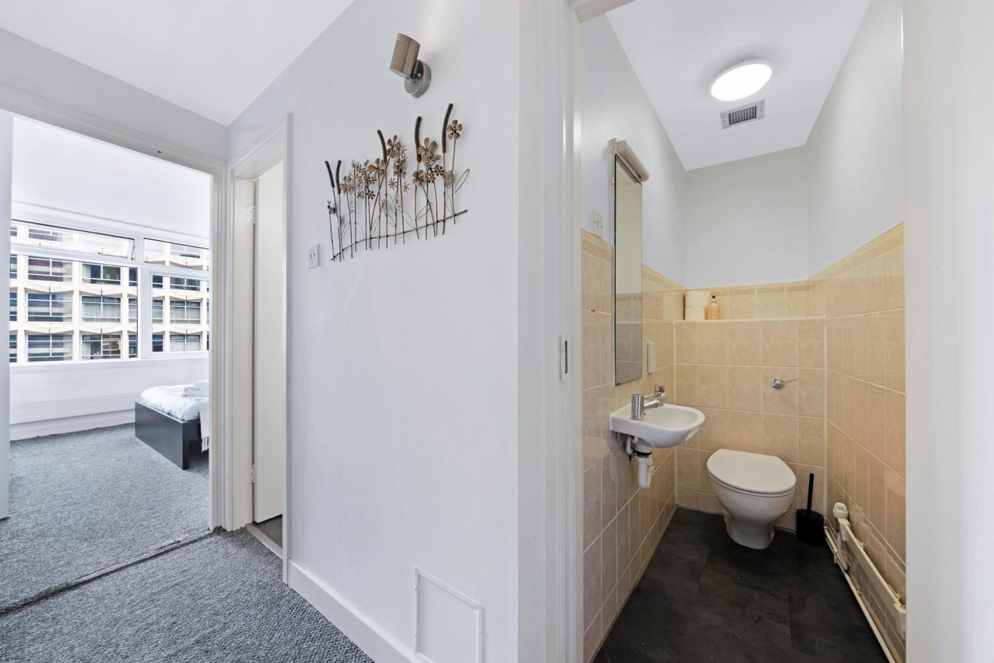 2 Bed Apartment- London- Lift & Balcony Appartement *