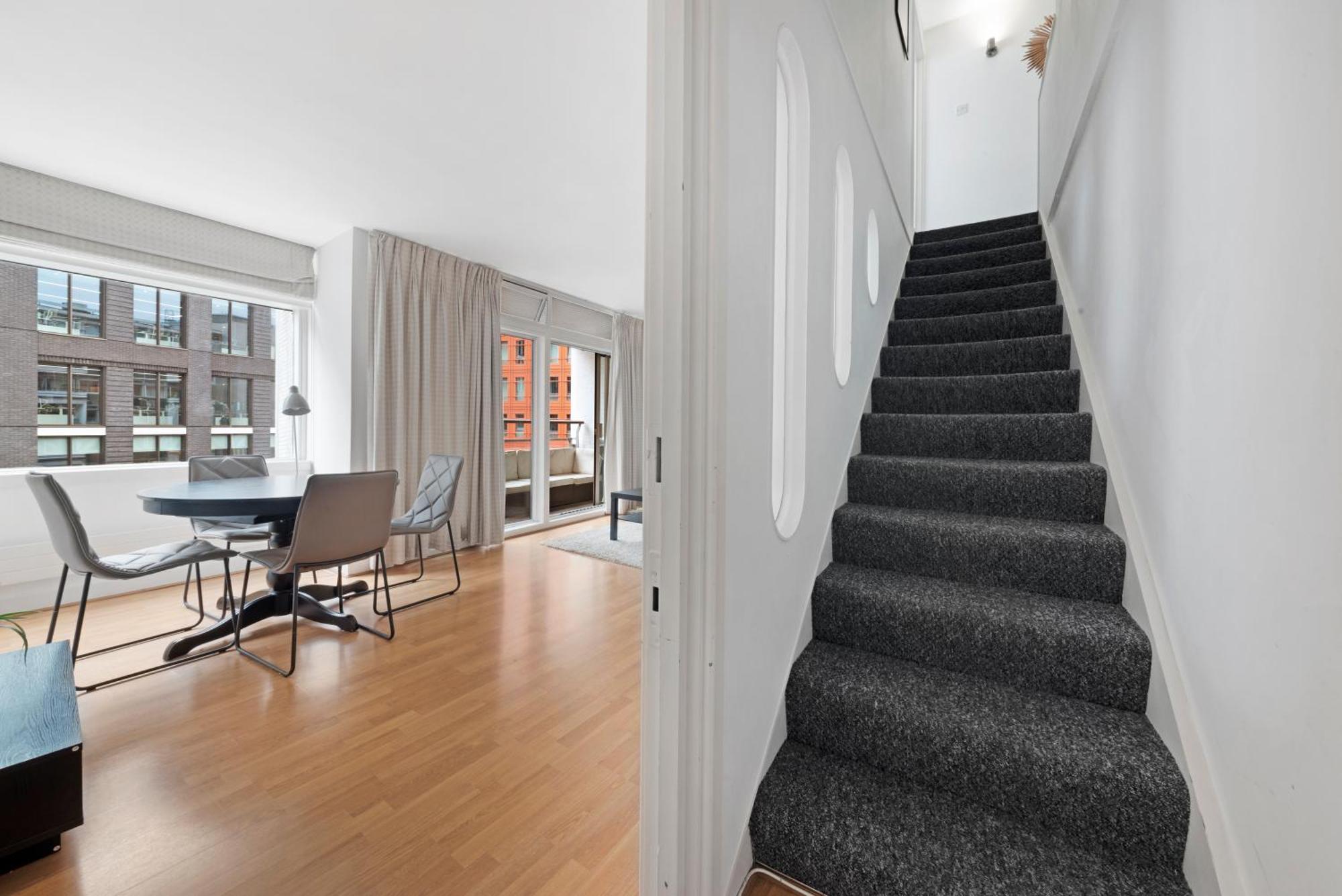 2 Bed Apartment- London- Lift & Balcony * Londen
