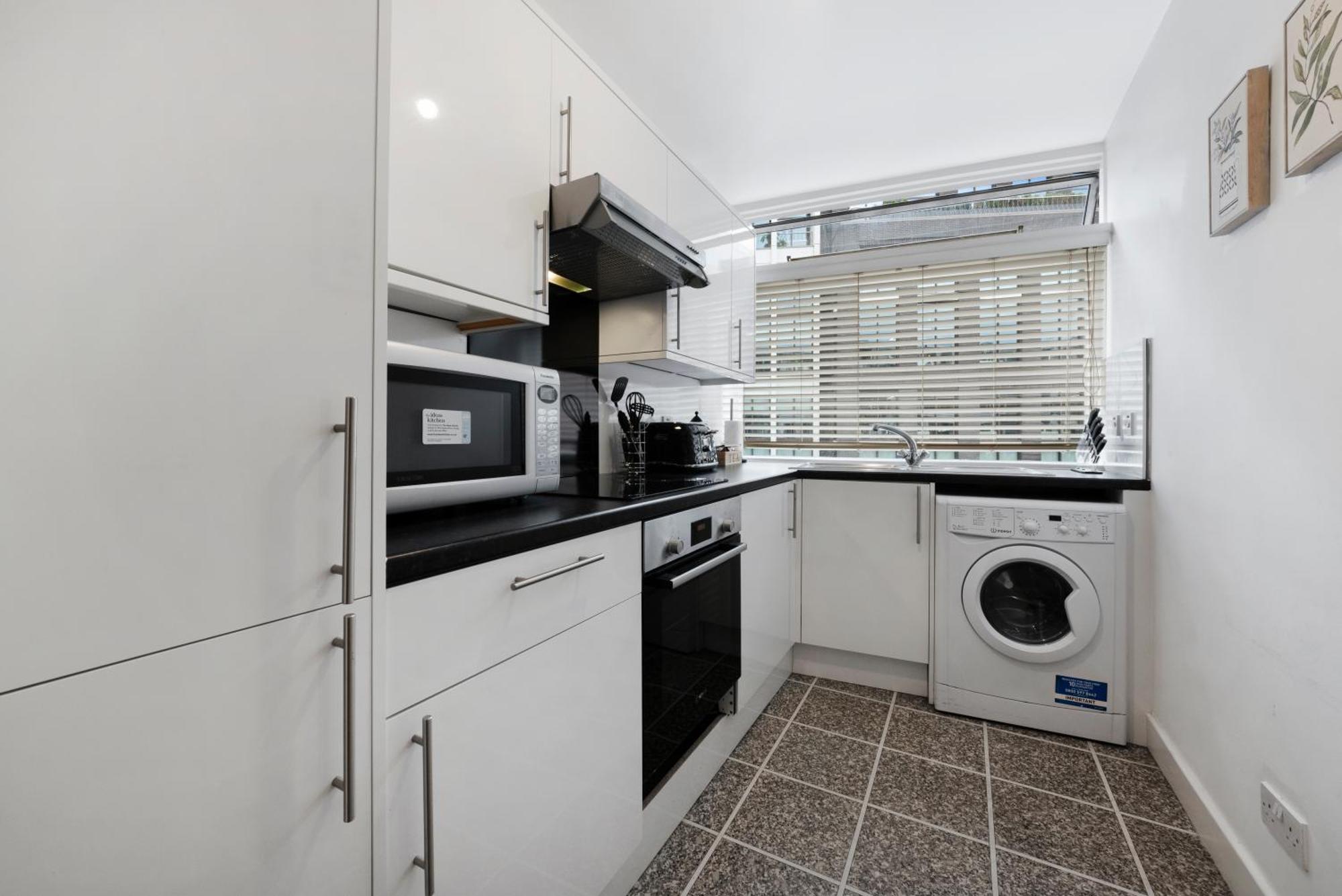 Appartement 2 Bed Apartment- London- Lift & Balcony *