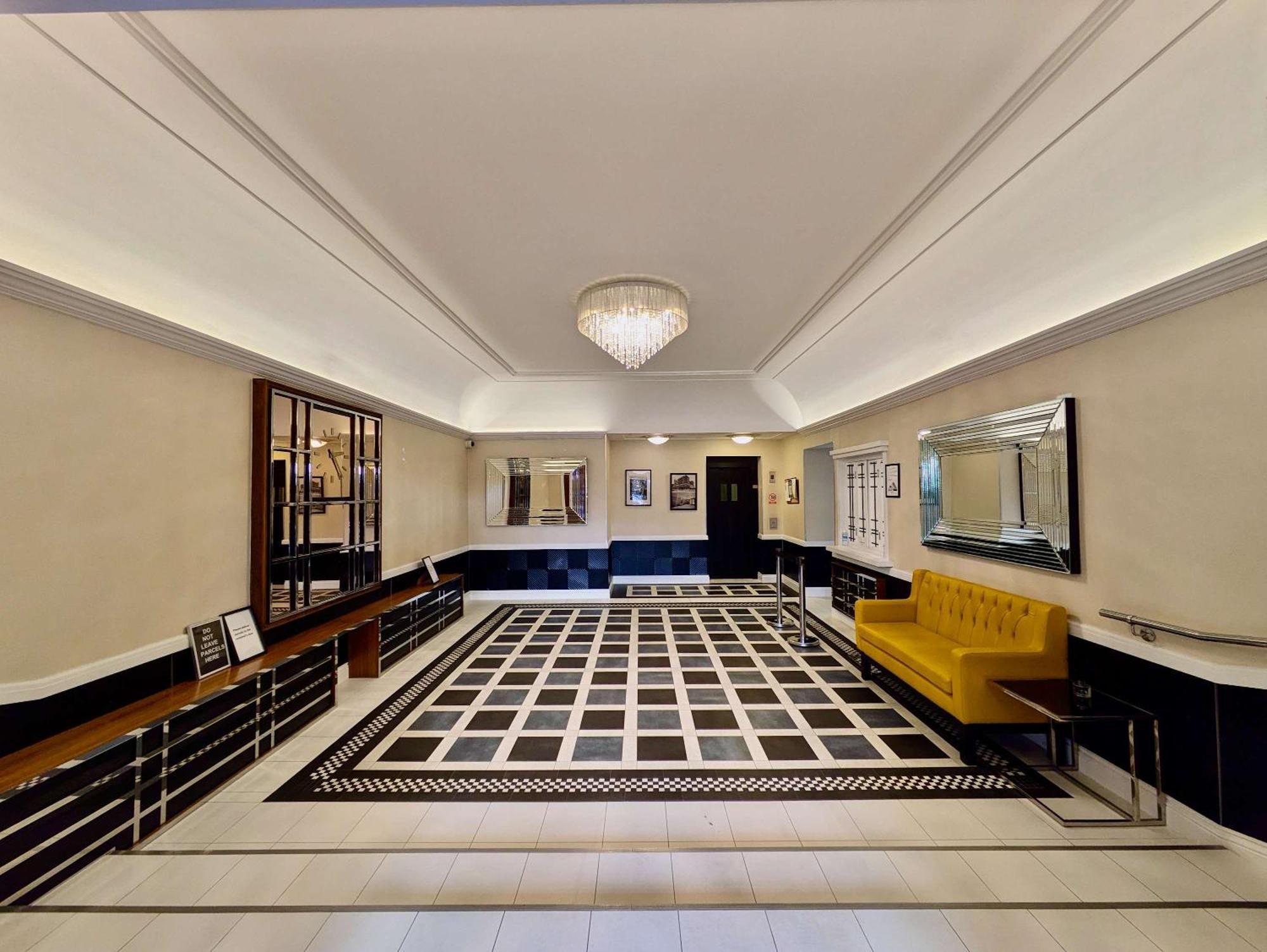 Stunning On Finchley Road Leilighet London