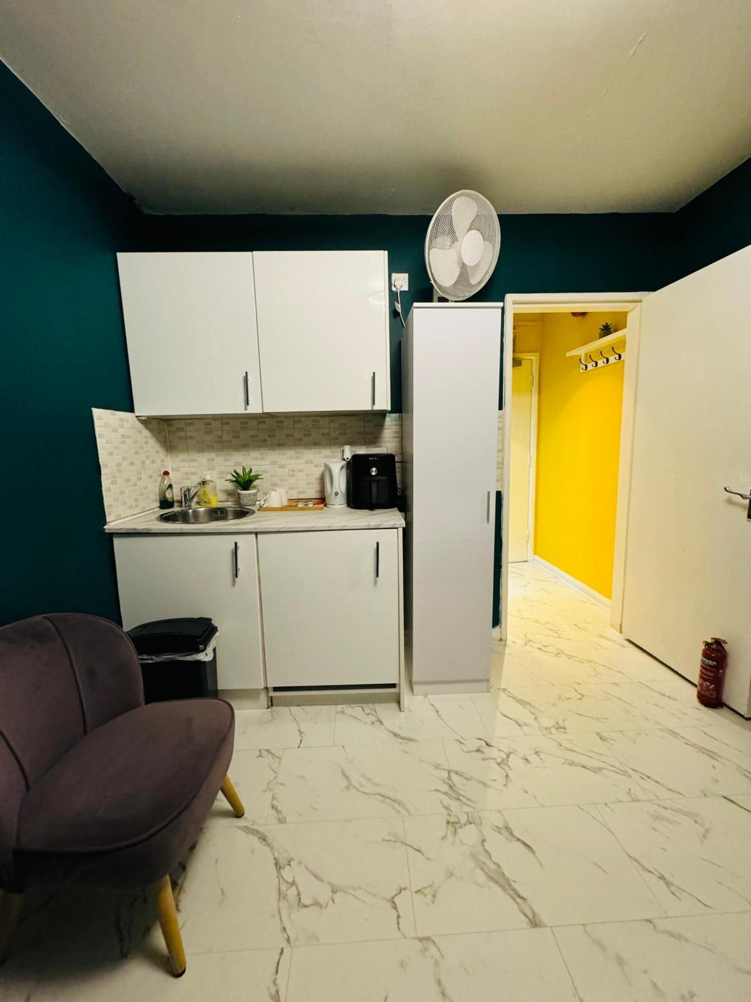 Private Flat In 1190 Appartement Londen
