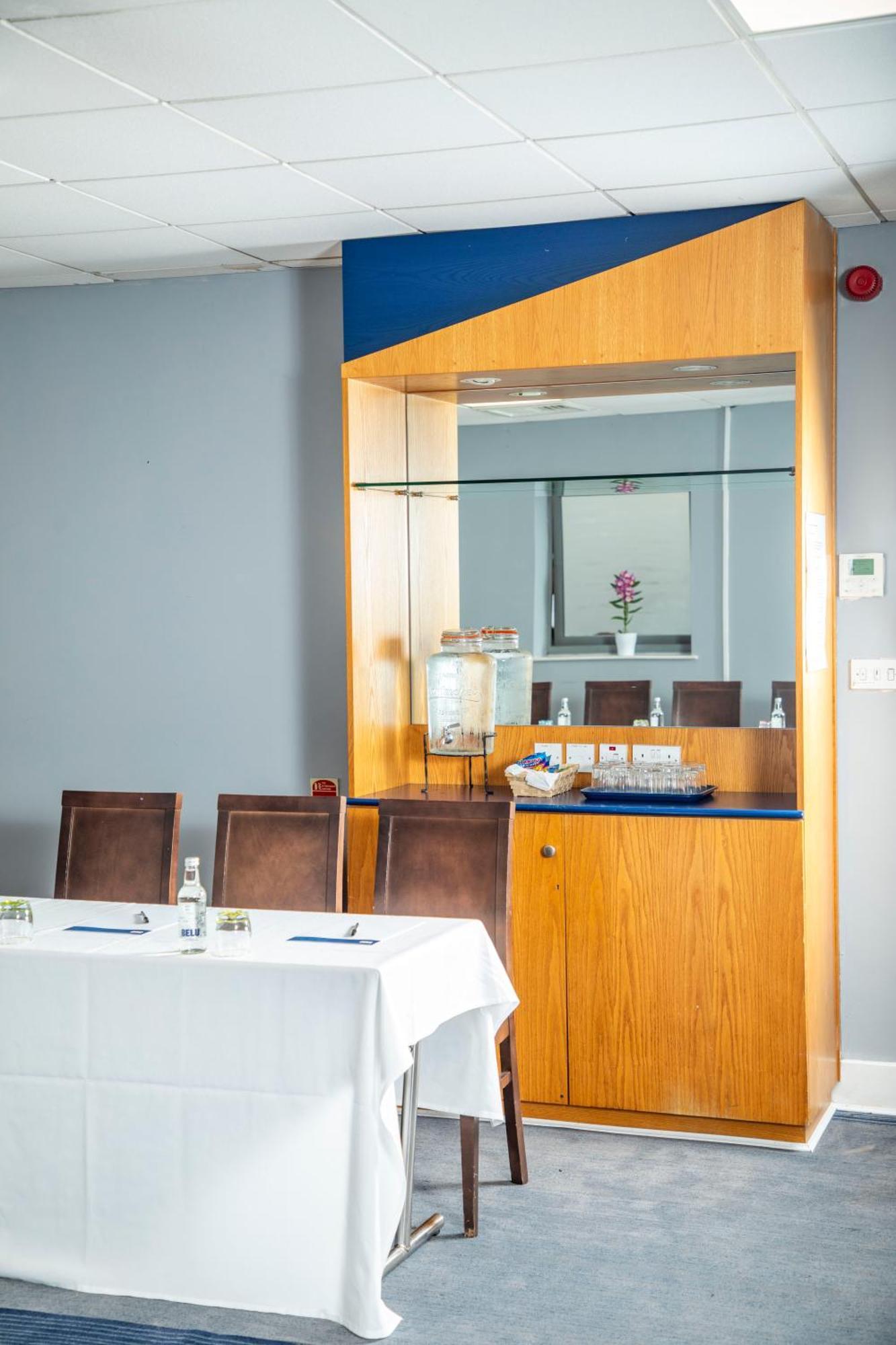 Express Royal Docks By Ihg 3*