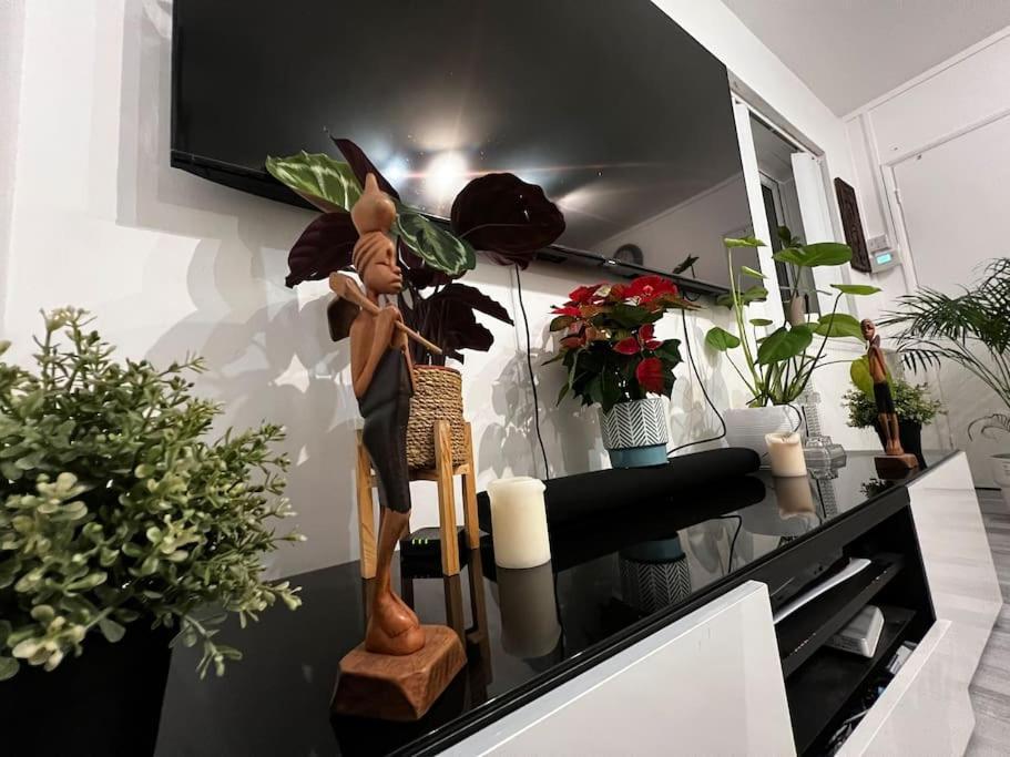 Leilighet 1-bed Flat With Fast Wi-fi In Prime Location 15mins From London
