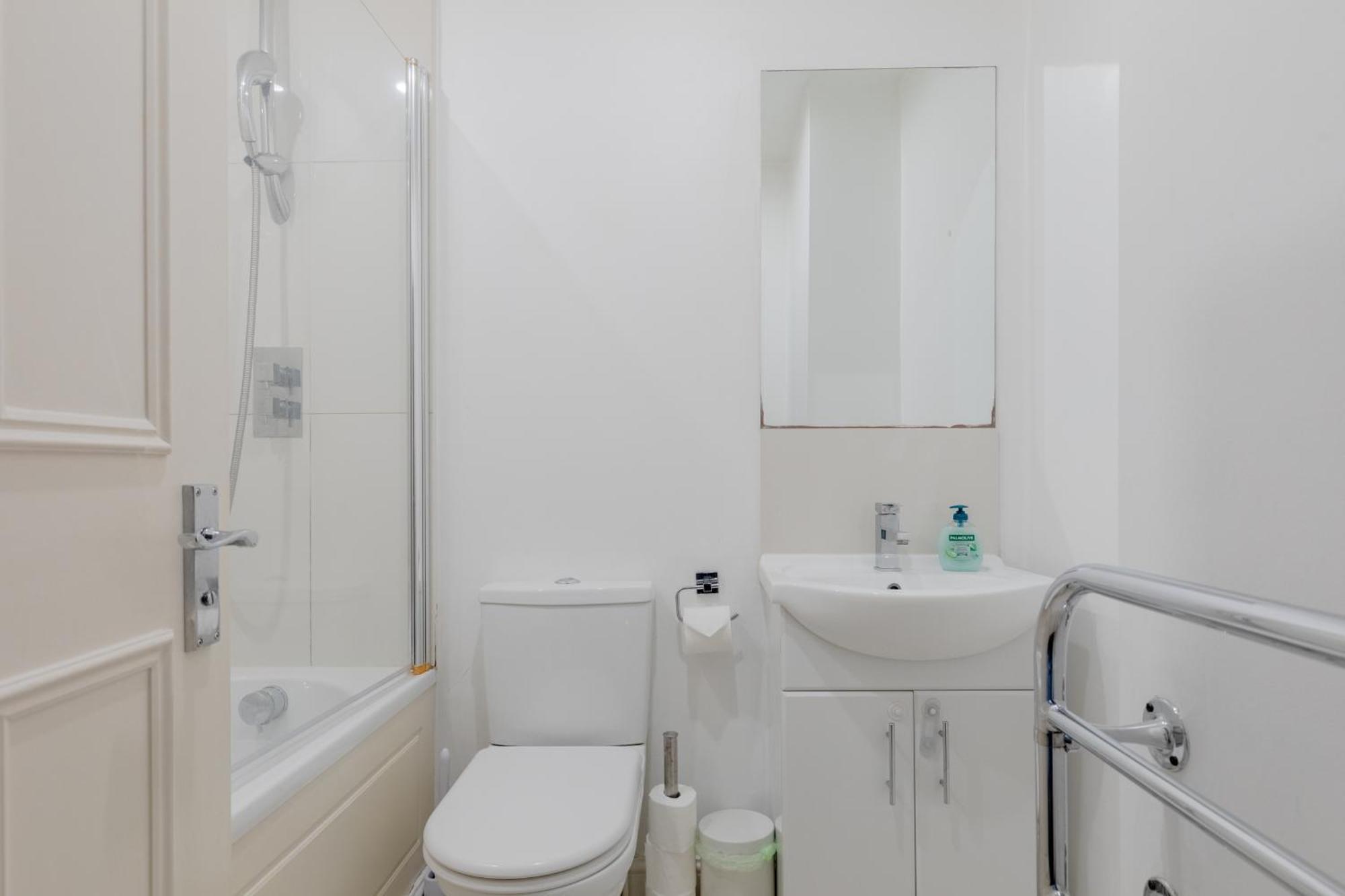 Fantastically Located 2bd Flat Kensington Apartment *