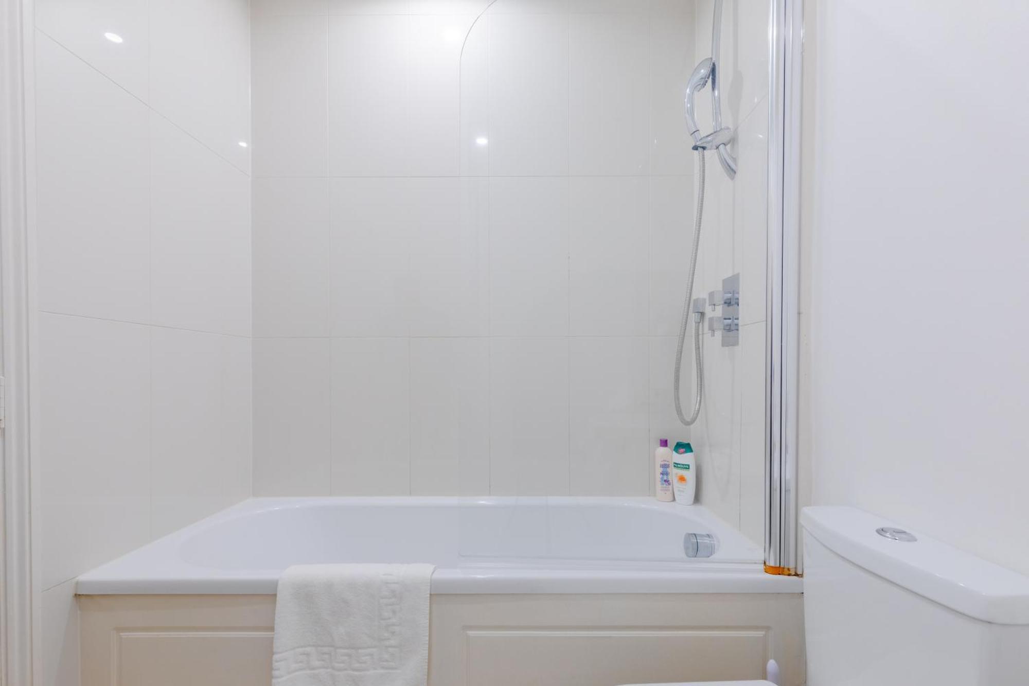 Fantastically Located 2bd Flat Kensington Apartment London