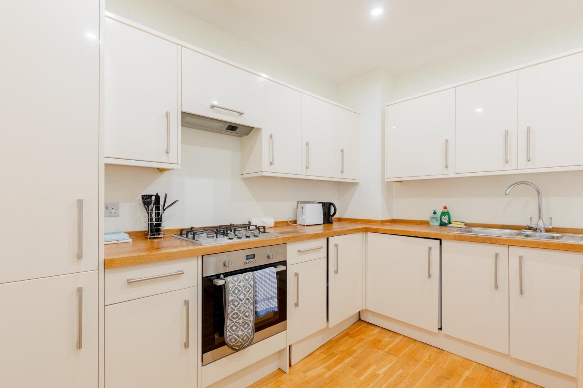 Fantastically Located 2bd Flat Kensington Apartment *