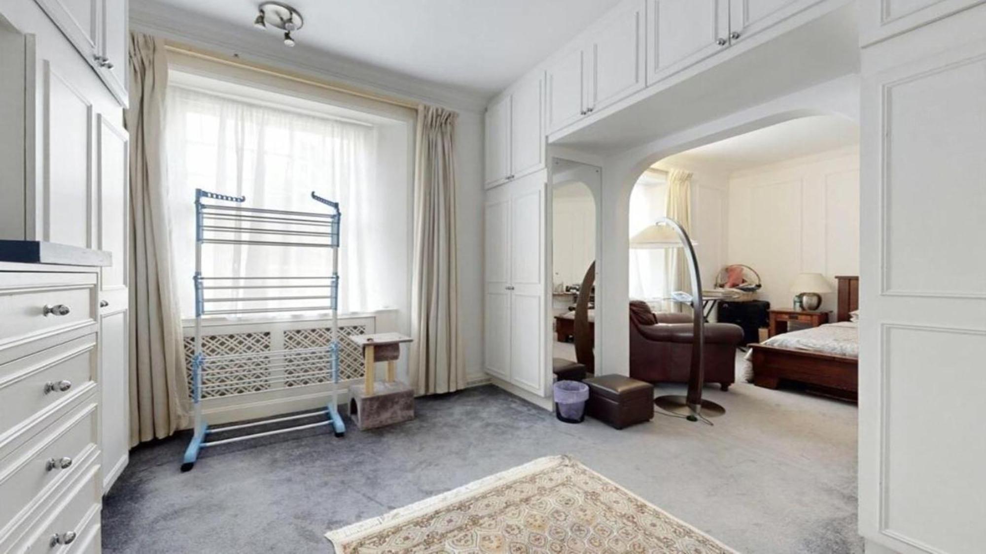 Bright & Spacious 4-bed Flat In Apartment *