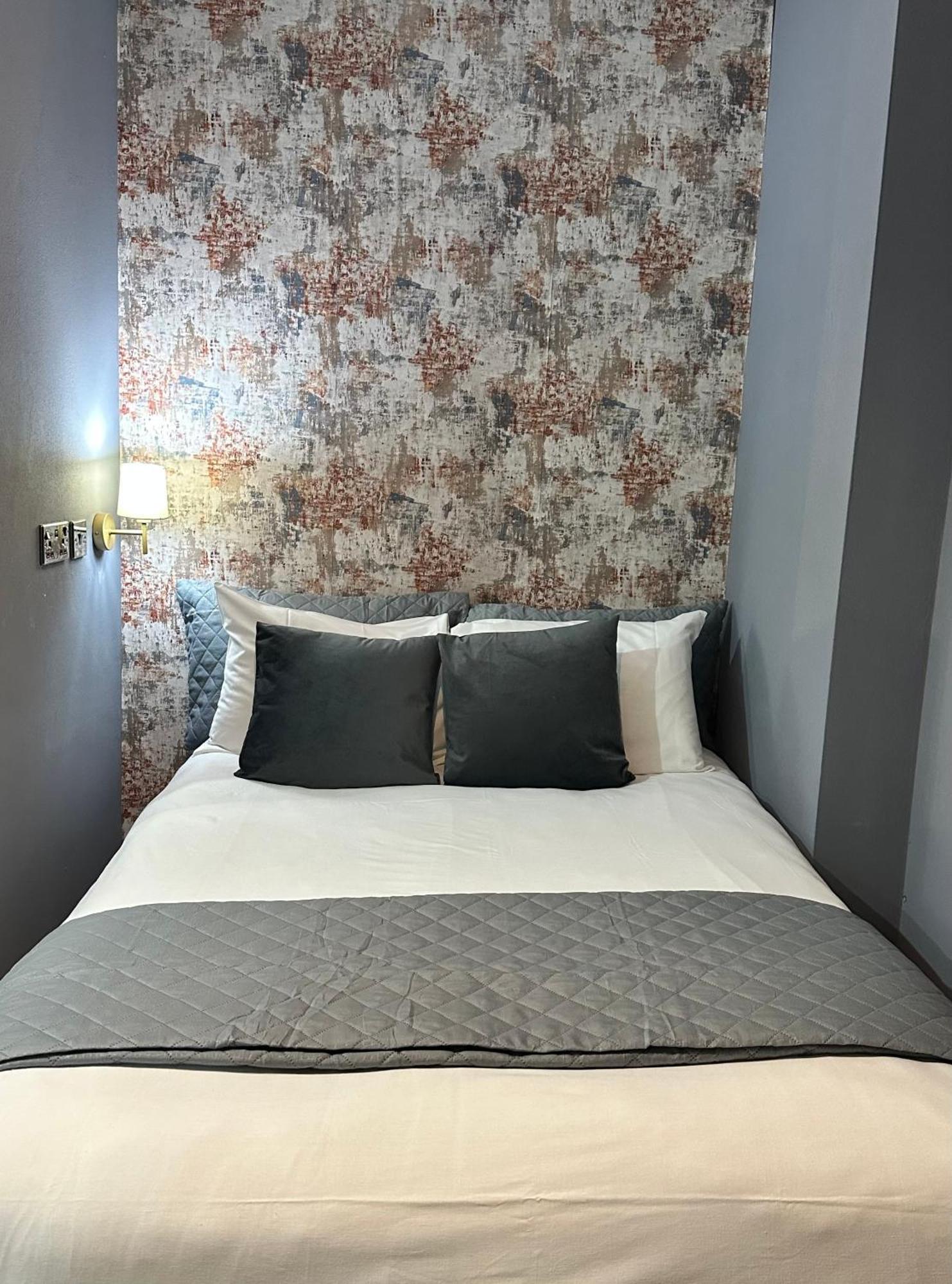 Pasha - 3* Boutique London