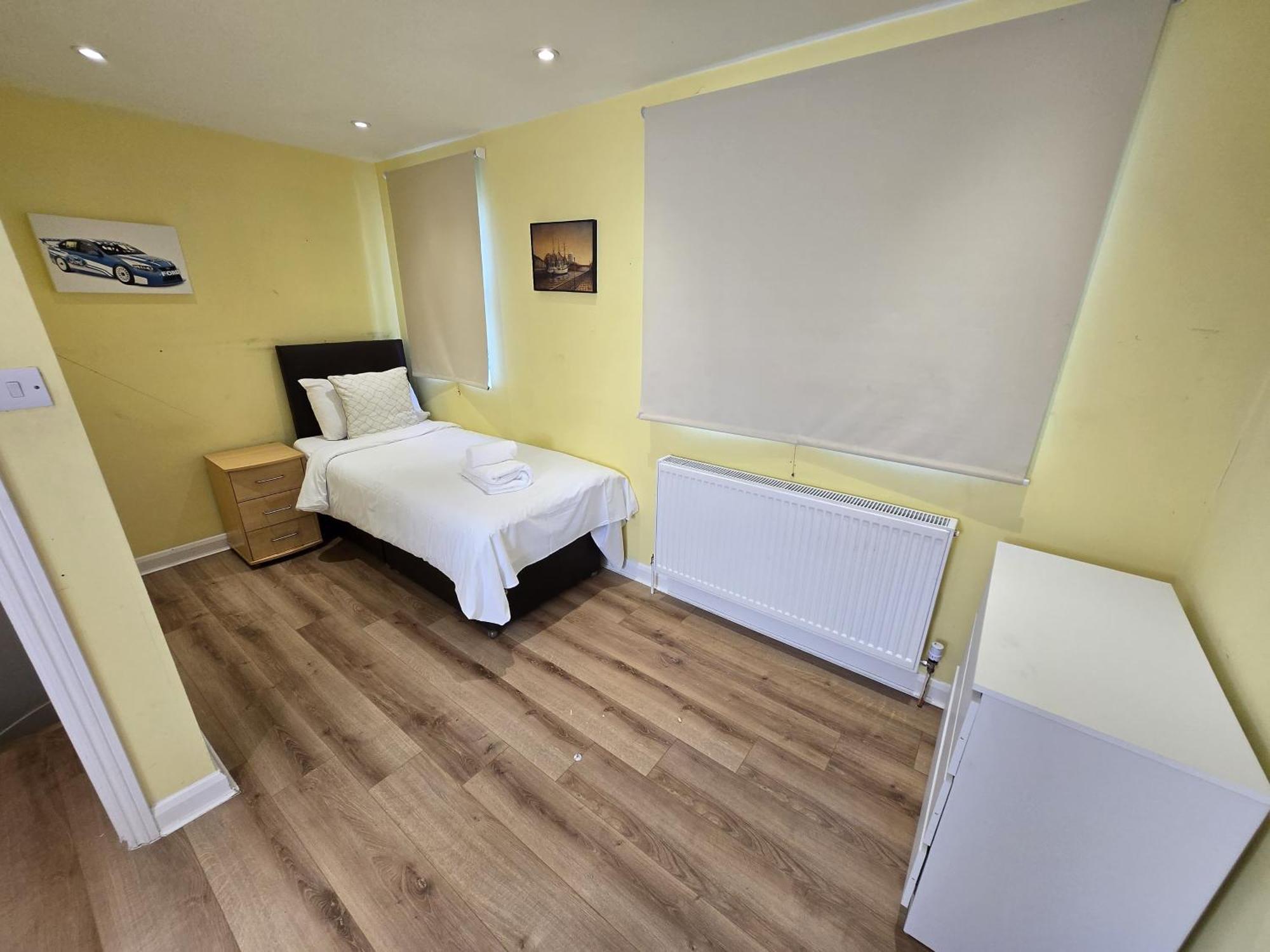 Urban Escape - Spacious 3-bedroom Close To Canary Wharf Holiday home *