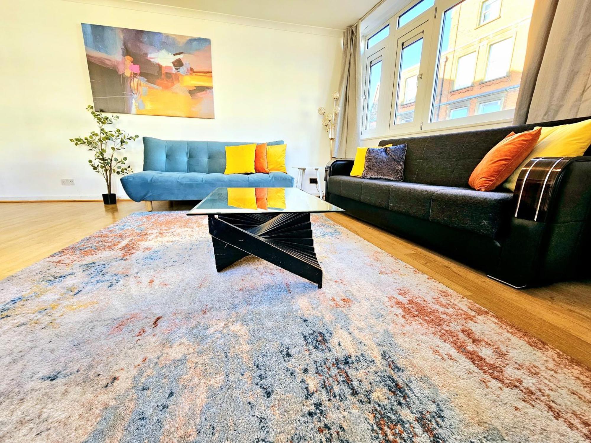 Apartment Bright & Spacious In Building With Lift, Right Next To Bayswater Station - Walk To Kensington Palace, Hyde Park, Little Venice & Notting Hill London