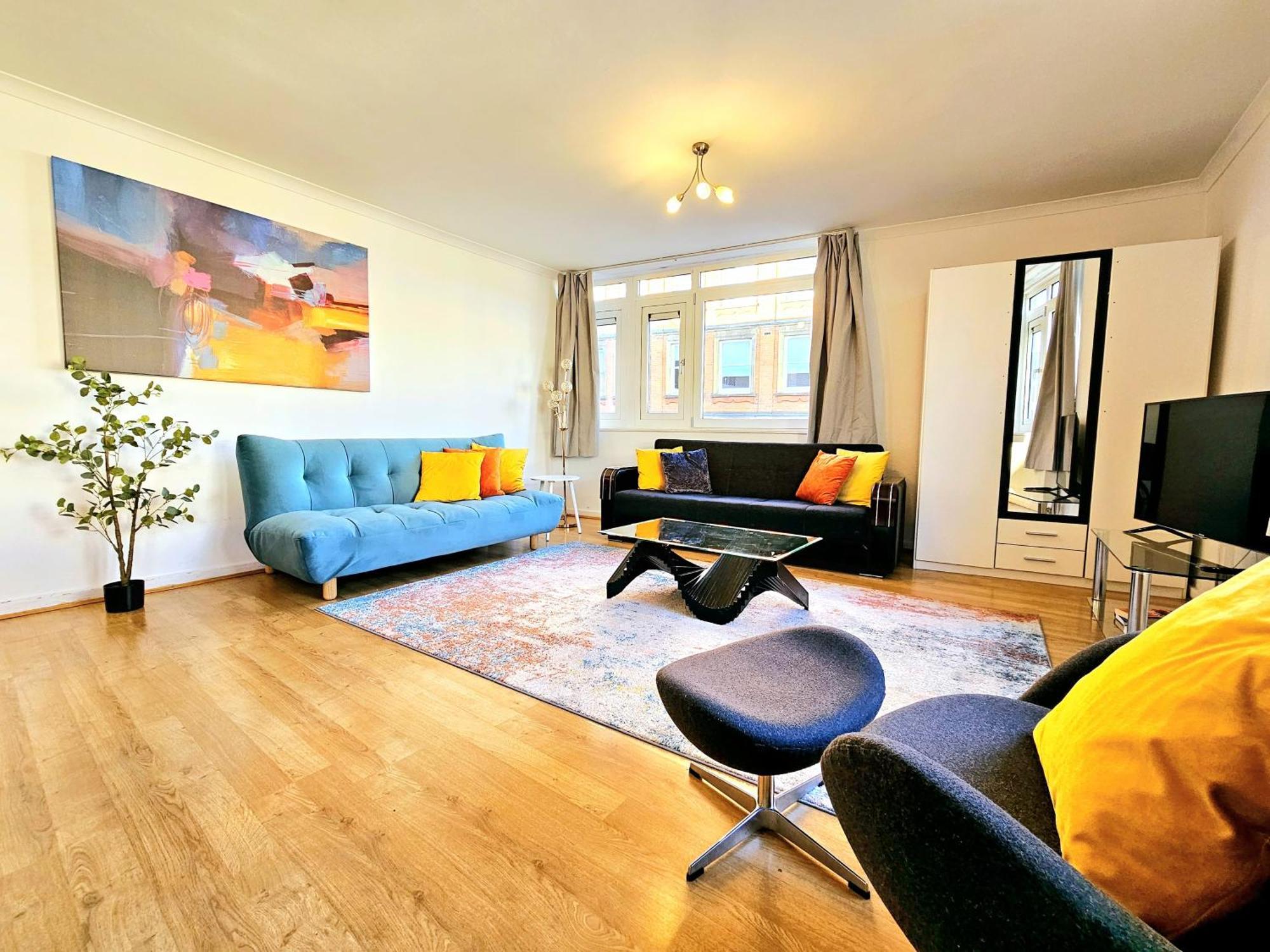 Bright & Spacious In Building With Lift, Right Next To Bayswater Station - Walk To Kensington Palace, Hyde Park, Little Venice & Notting Hill Apartment *