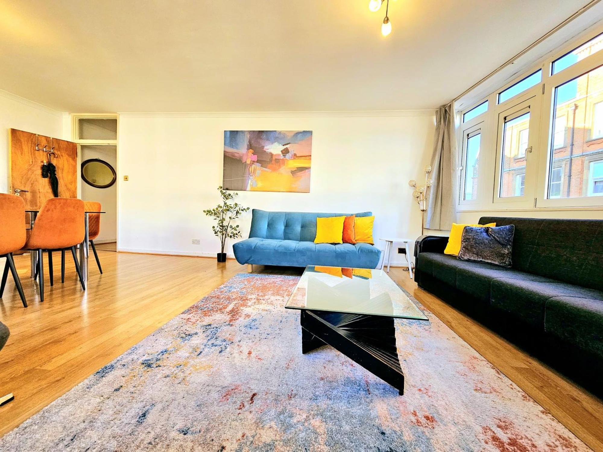 Apartment Bright & Spacious In Building With Lift, Right Next To Bayswater Station - Walk To Kensington Palace, Hyde Park, Little Venice & Notting Hill *