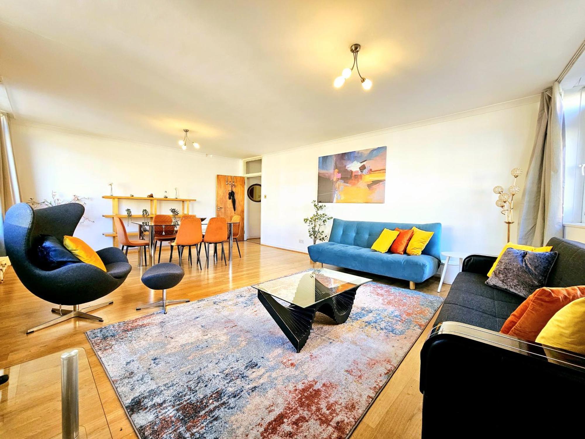 Bright & Spacious In Building With Lift, Right Next To Bayswater Station - Walk To Kensington Palace, Hyde Park, Little Venice & Notting Hill Apartment London