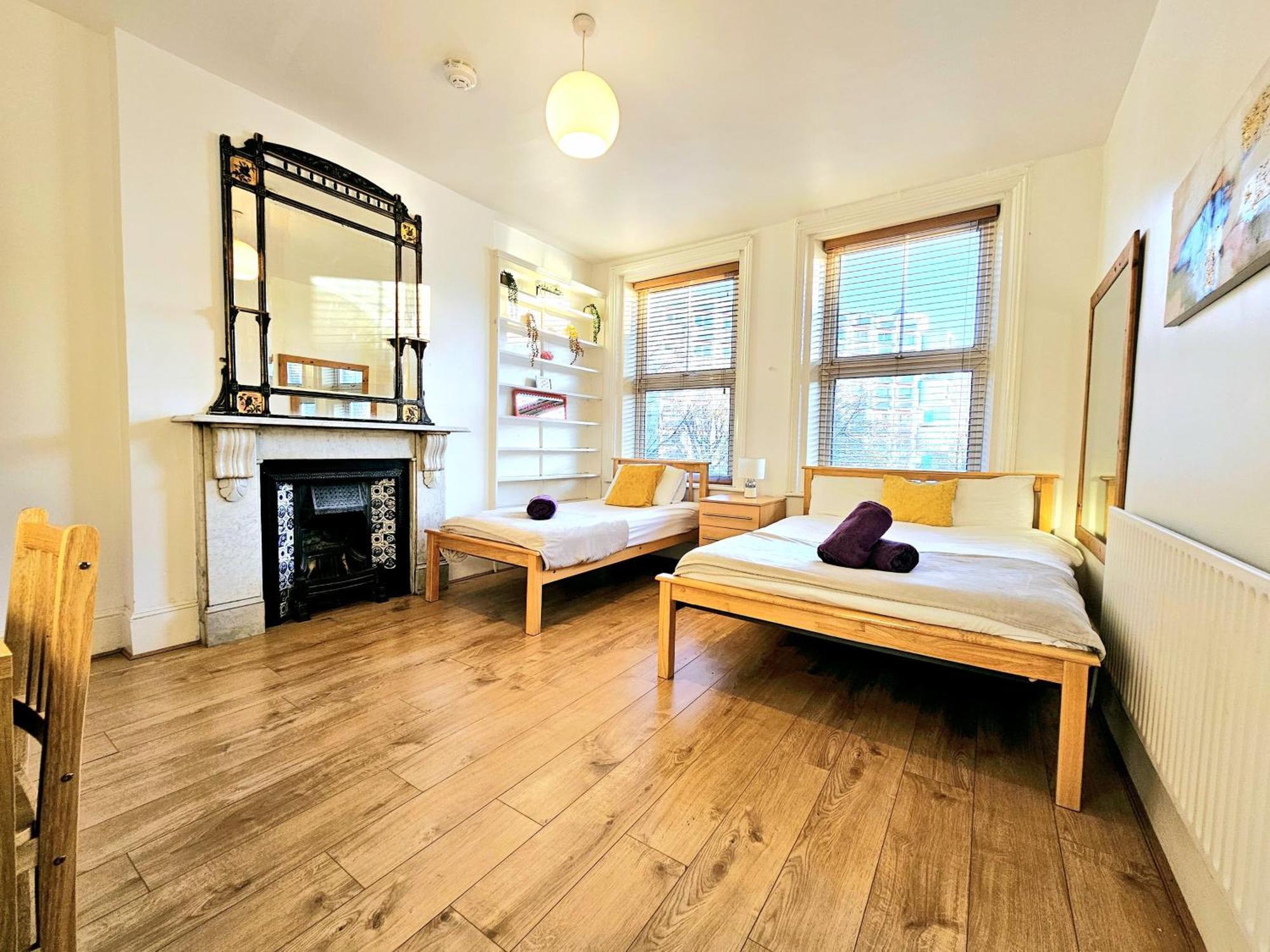 King's Cross & Angel Area, 4 Bedrooms With 7 Beds & Private Rooftop - Walk To St Pancras International London
