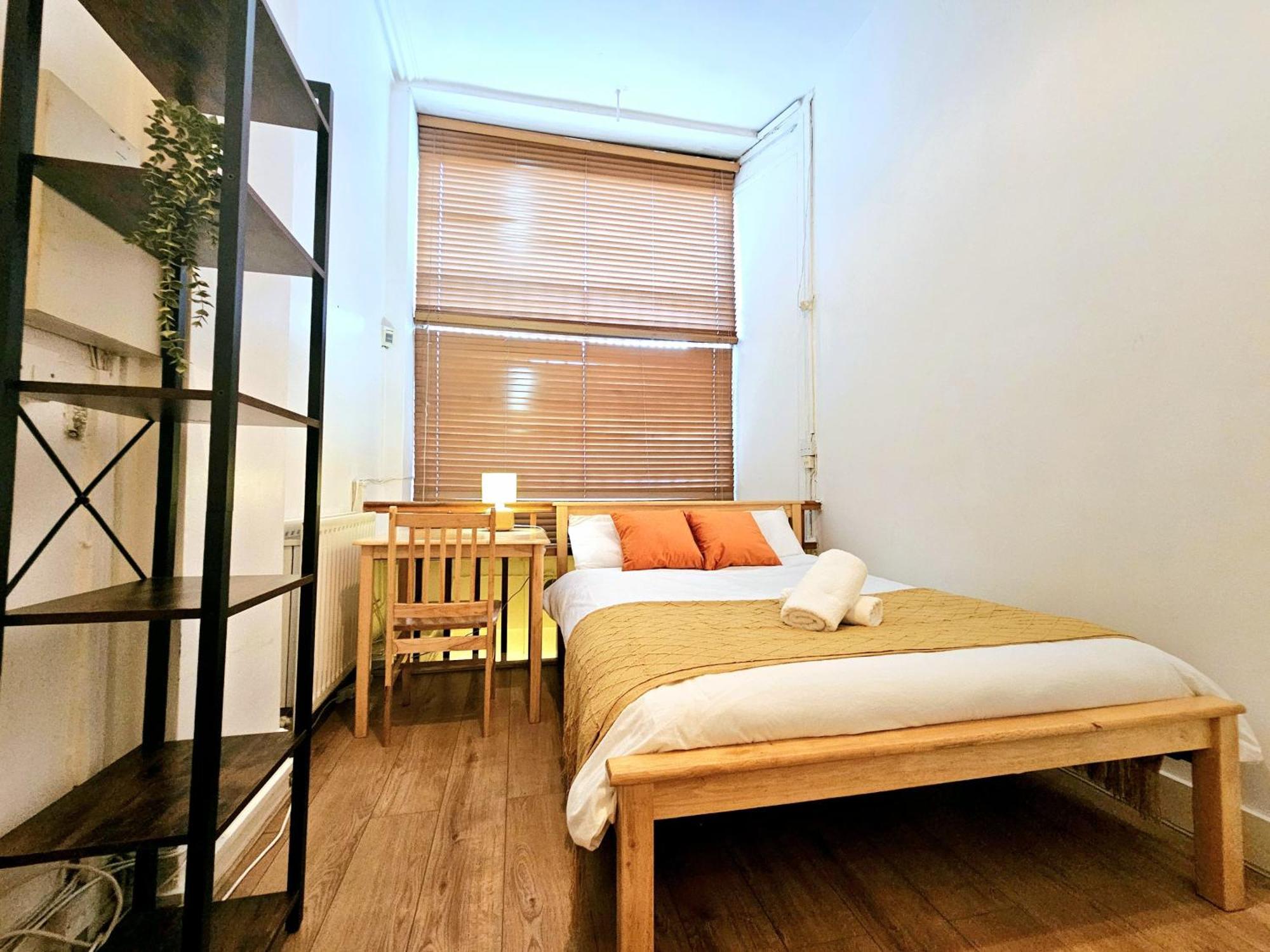 Duplex With 3 Bedrooms And Large Sofa-bed Back Patio, Near Angel And King's Cross Station London