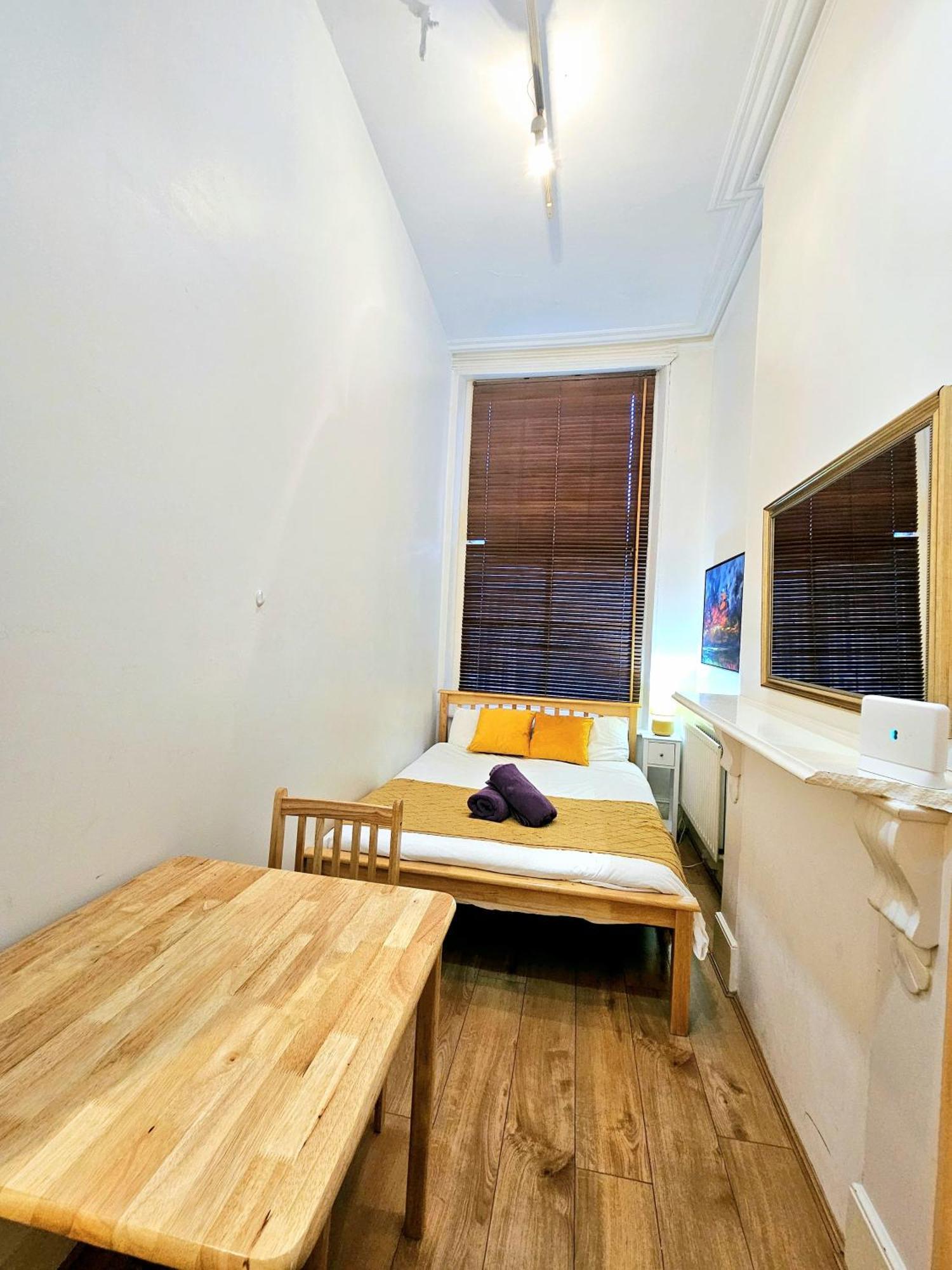 Duplex With 3 Bedrooms And Large Sofa-bed Back Patio, Near Angel And King's Cross Station Apartment London
