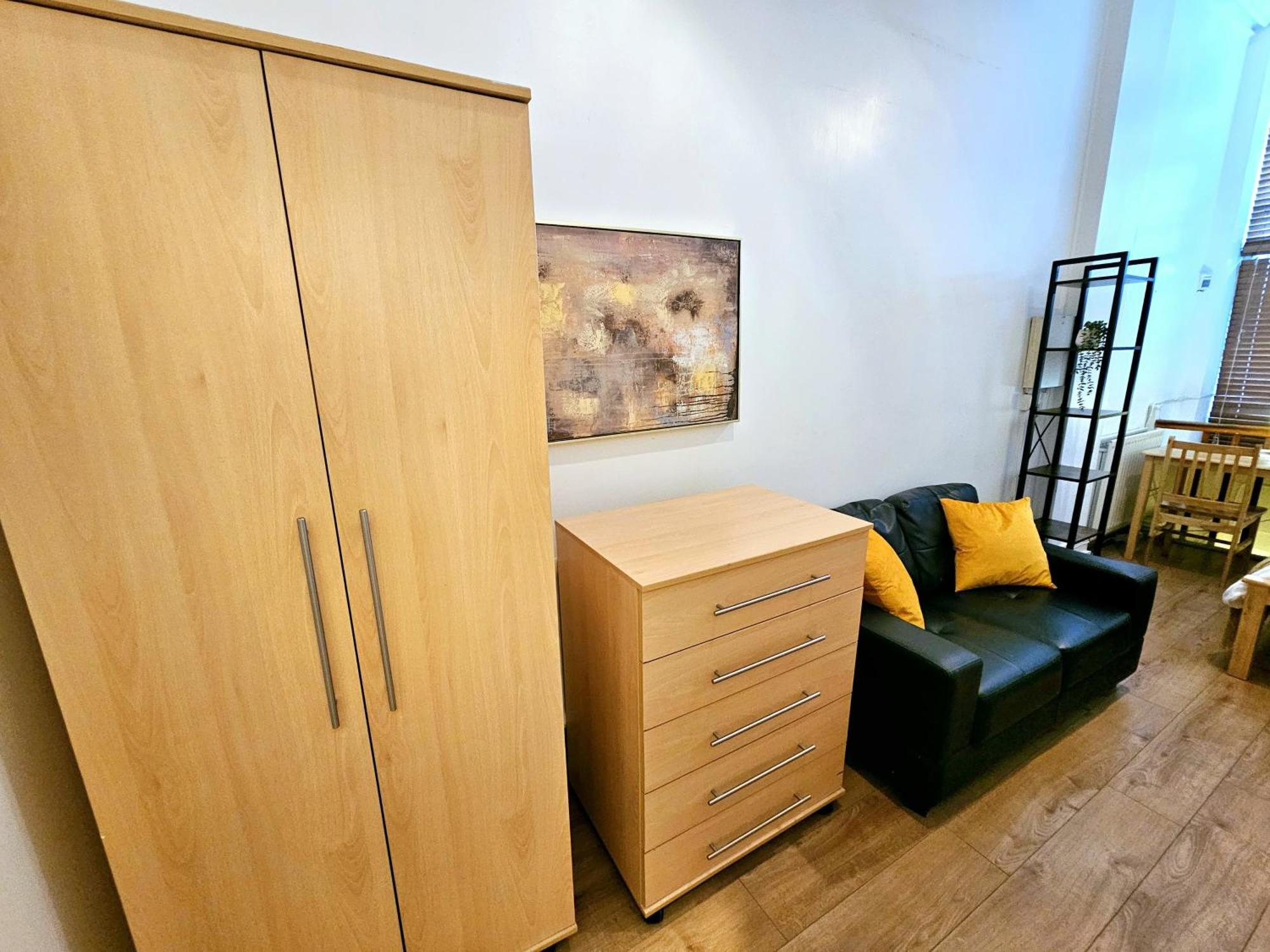 Apartment Duplex With 3 Bedrooms And Large Sofa-bed Back Patio, Near Angel And King's Cross Station London