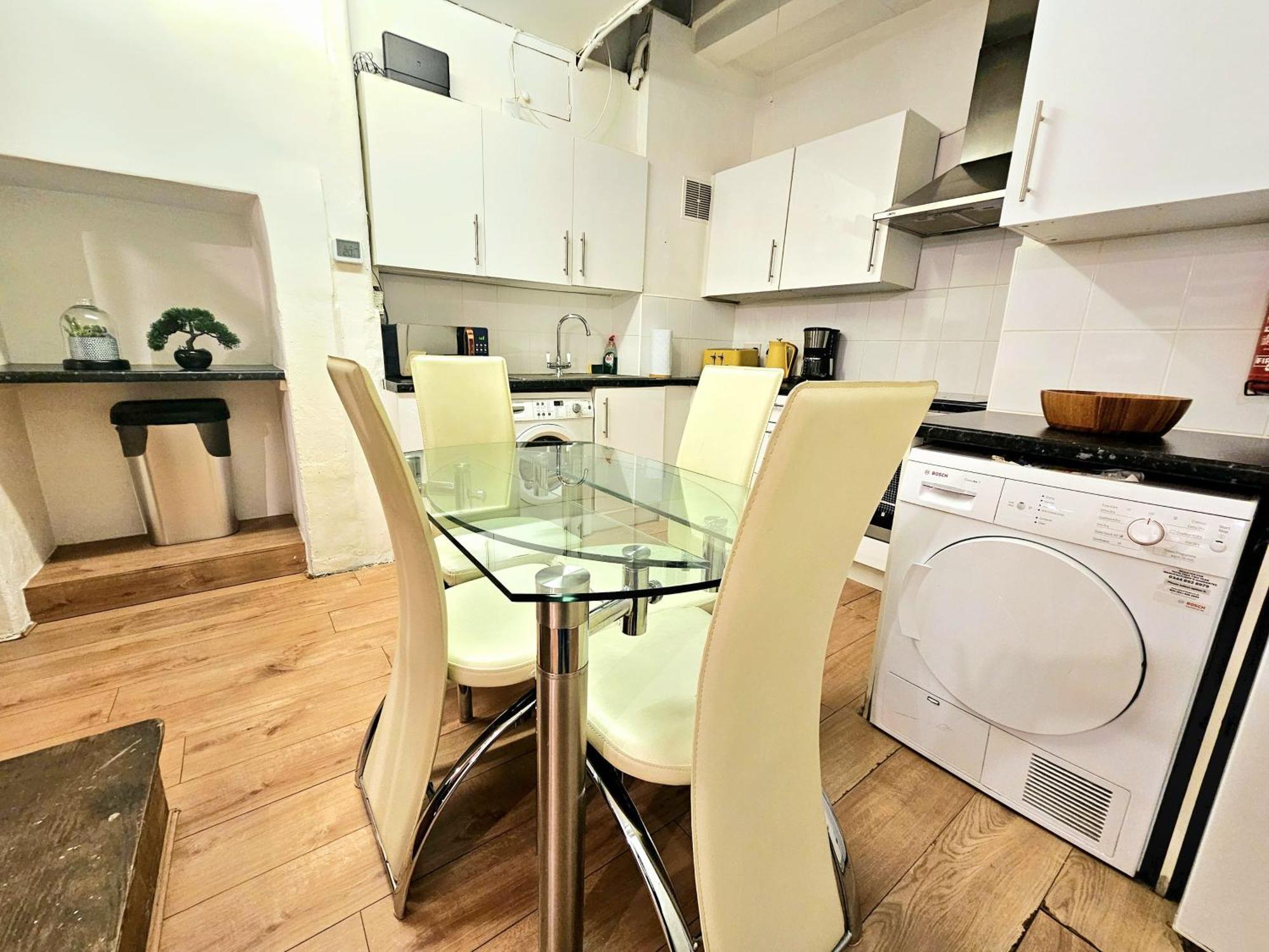 Duplex With 3 Bedrooms And Large Sofa-bed Back Patio, Near Angel And King's Cross Station London