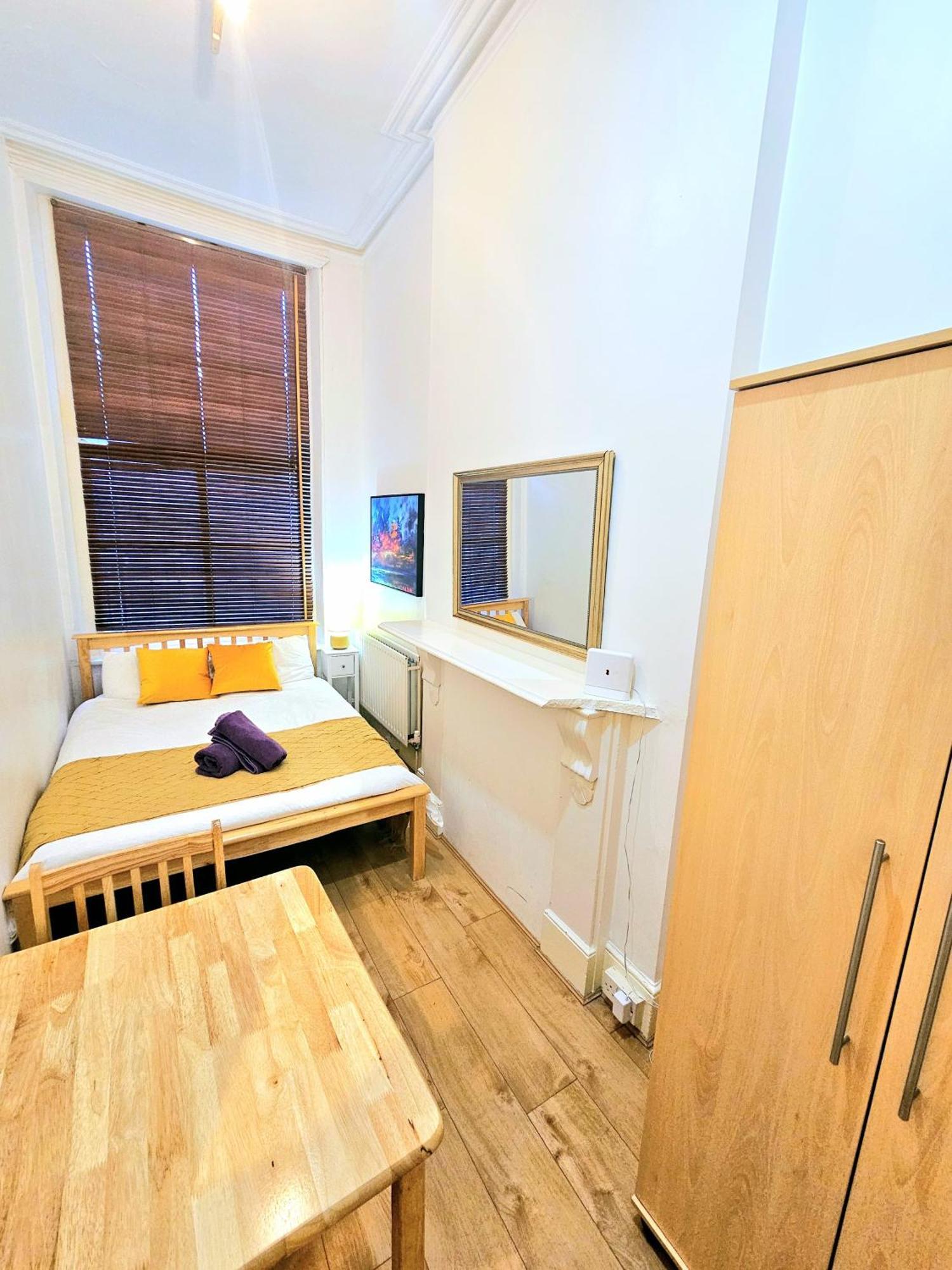 Duplex With 3 Bedrooms And Large Sofa-bed Back Patio, Near Angel And King's Cross Station Apartment London