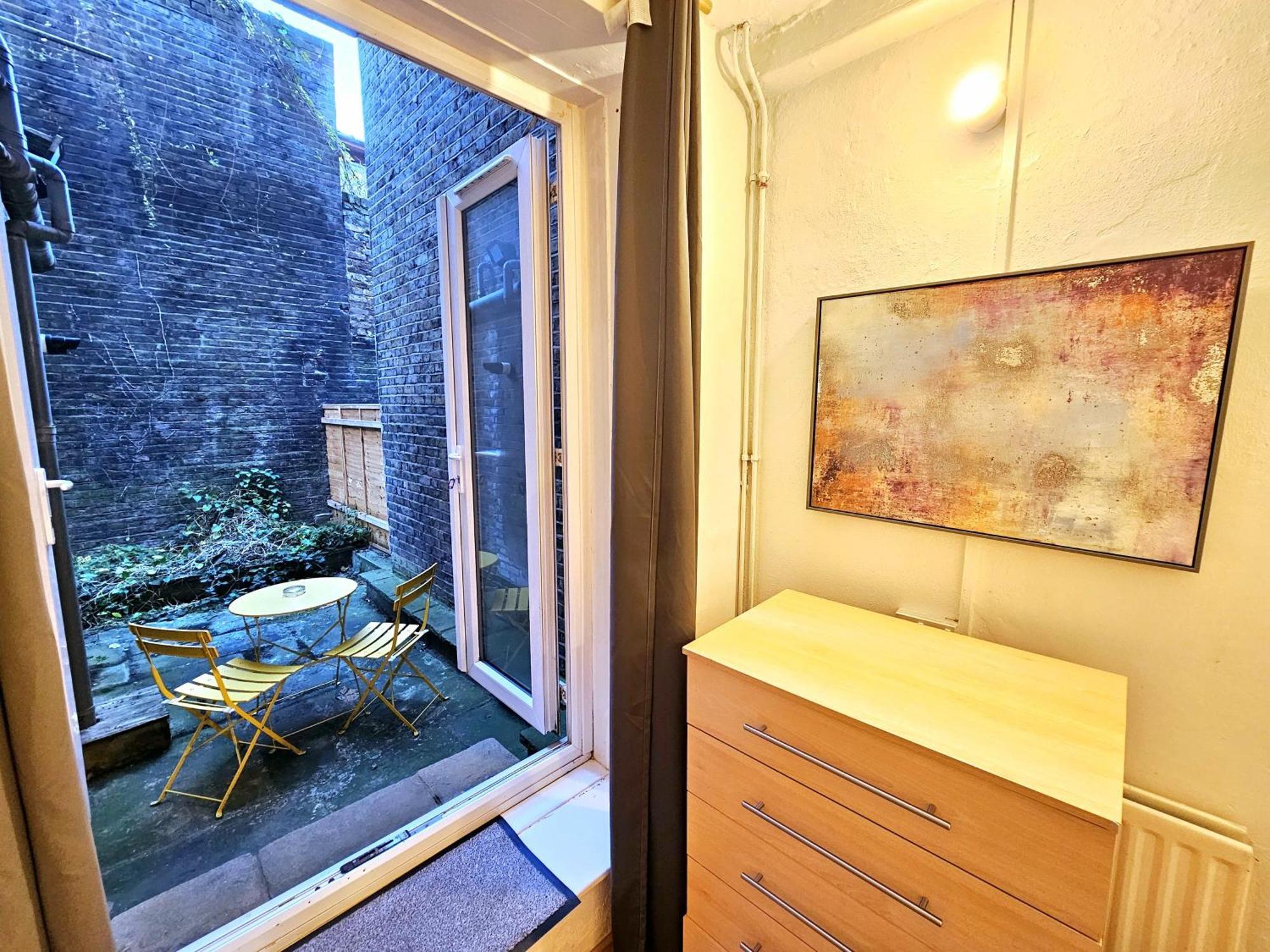Apartment Duplex With 3 Bedrooms And Large Sofa-bed Back Patio, Near Angel And King's Cross Station London