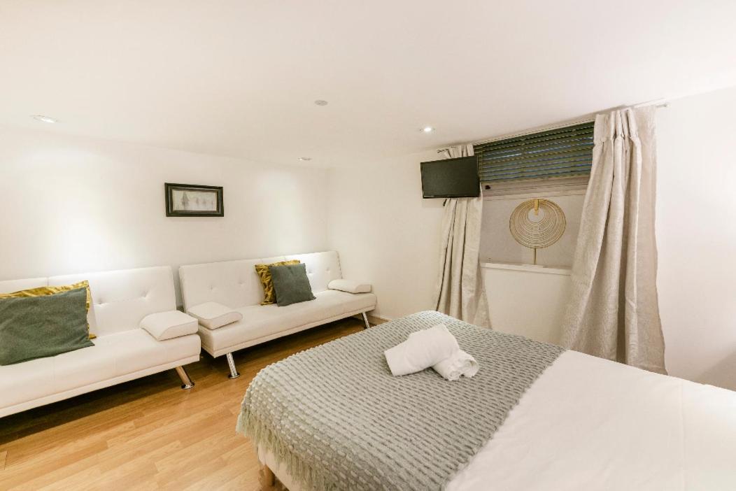 Homestay Covent Garden Collections