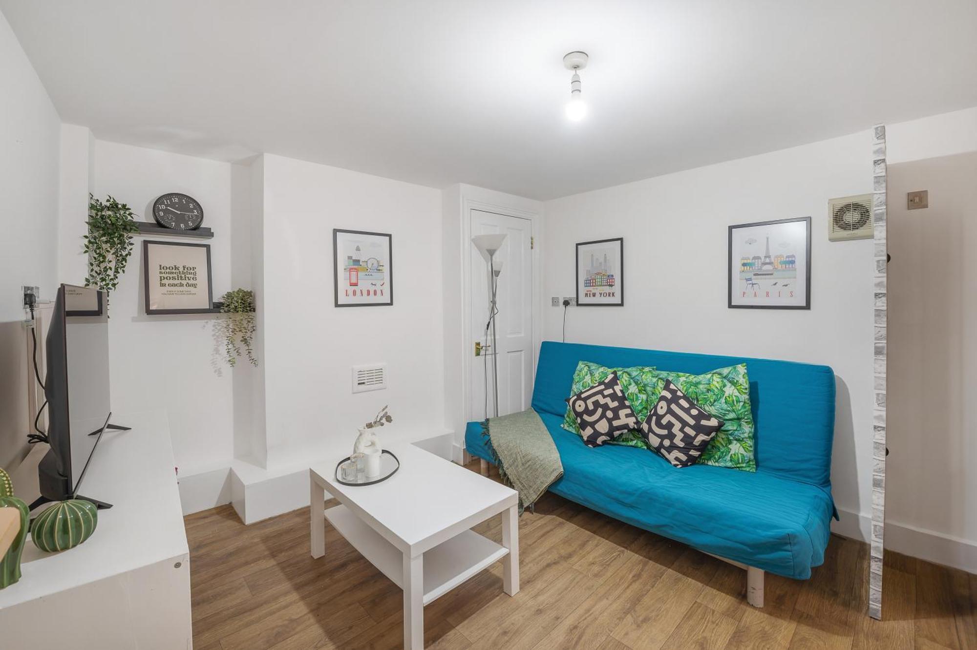 Flat Offers Superb Transport Connections Apartment *