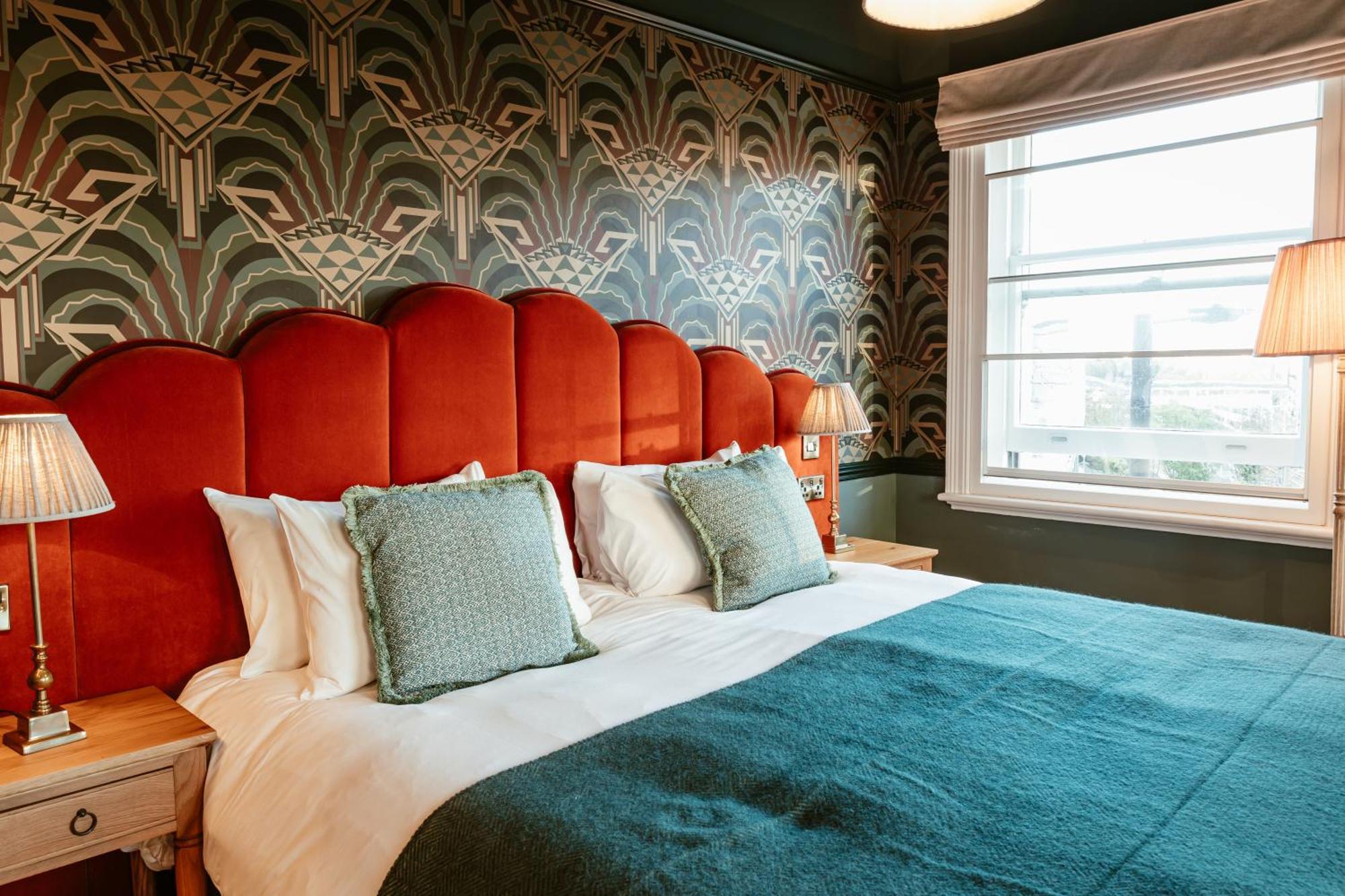 Hand & Flower Inn 3*