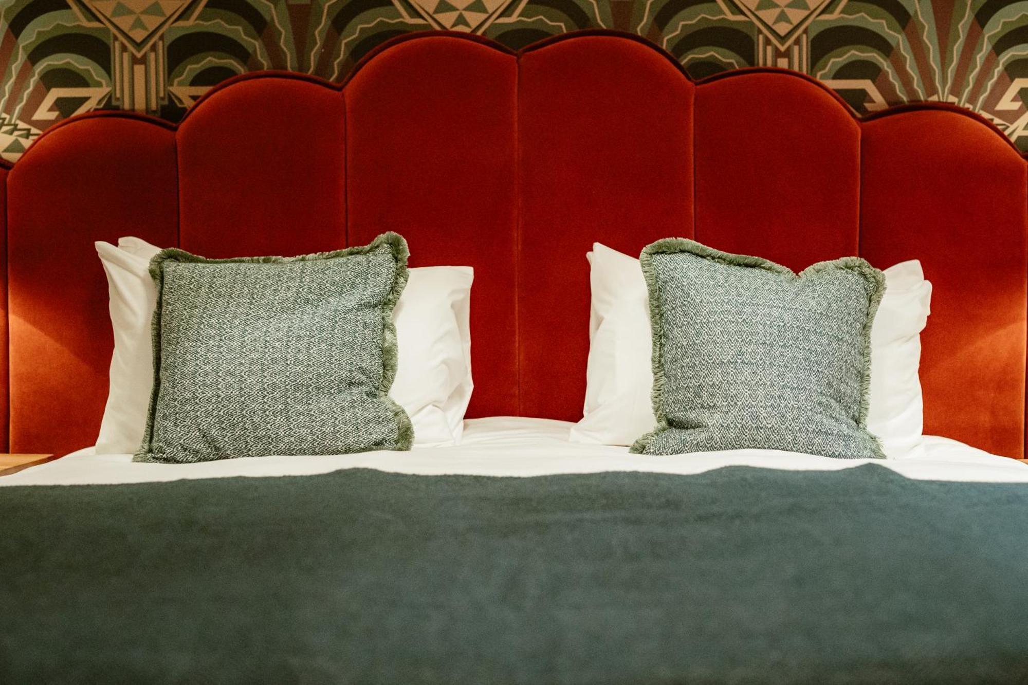 Hand & Flower Inn 3*